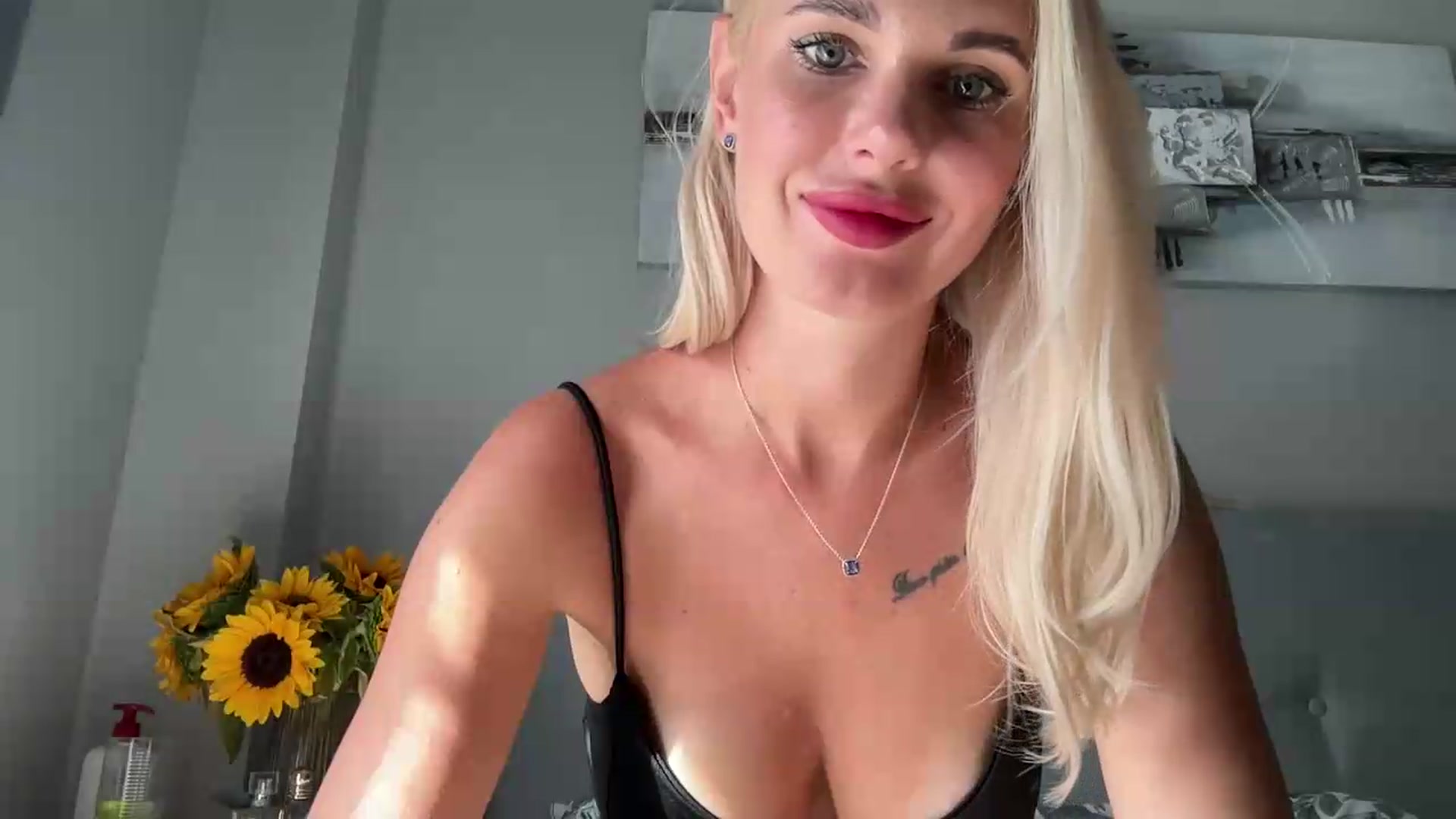 Gallery image thumbnail from AuroraKingg's myfreecams stream on, 08/26/2026, 17:52 image 10 of 20