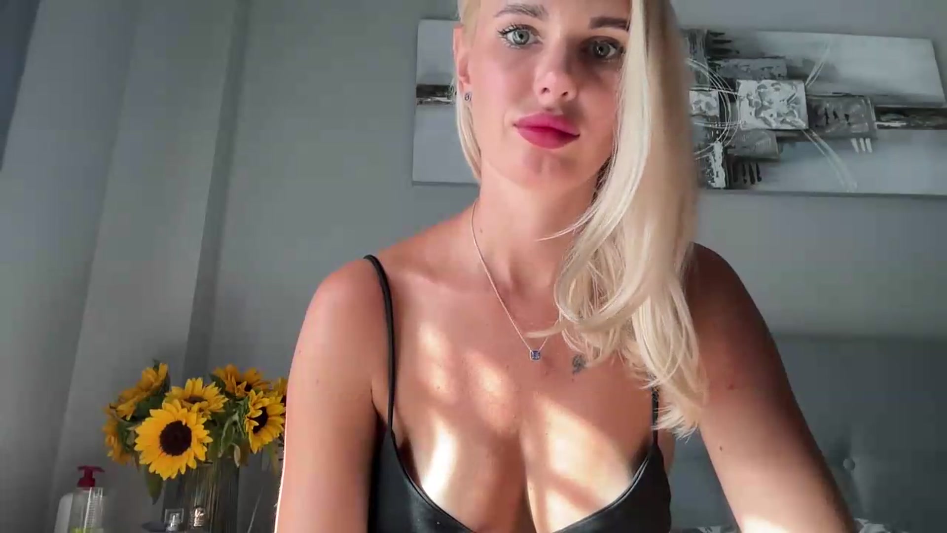 Gallery image thumbnail from AuroraKingg's myfreecams stream on, 08/26/2026, 17:52 image 16 of 20