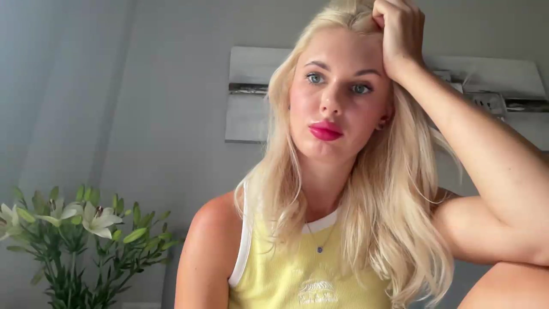 Gallery image thumbnail from AuroraKingg's myfreecams stream on, 08/28/2026, 10:10 image 18 of 20