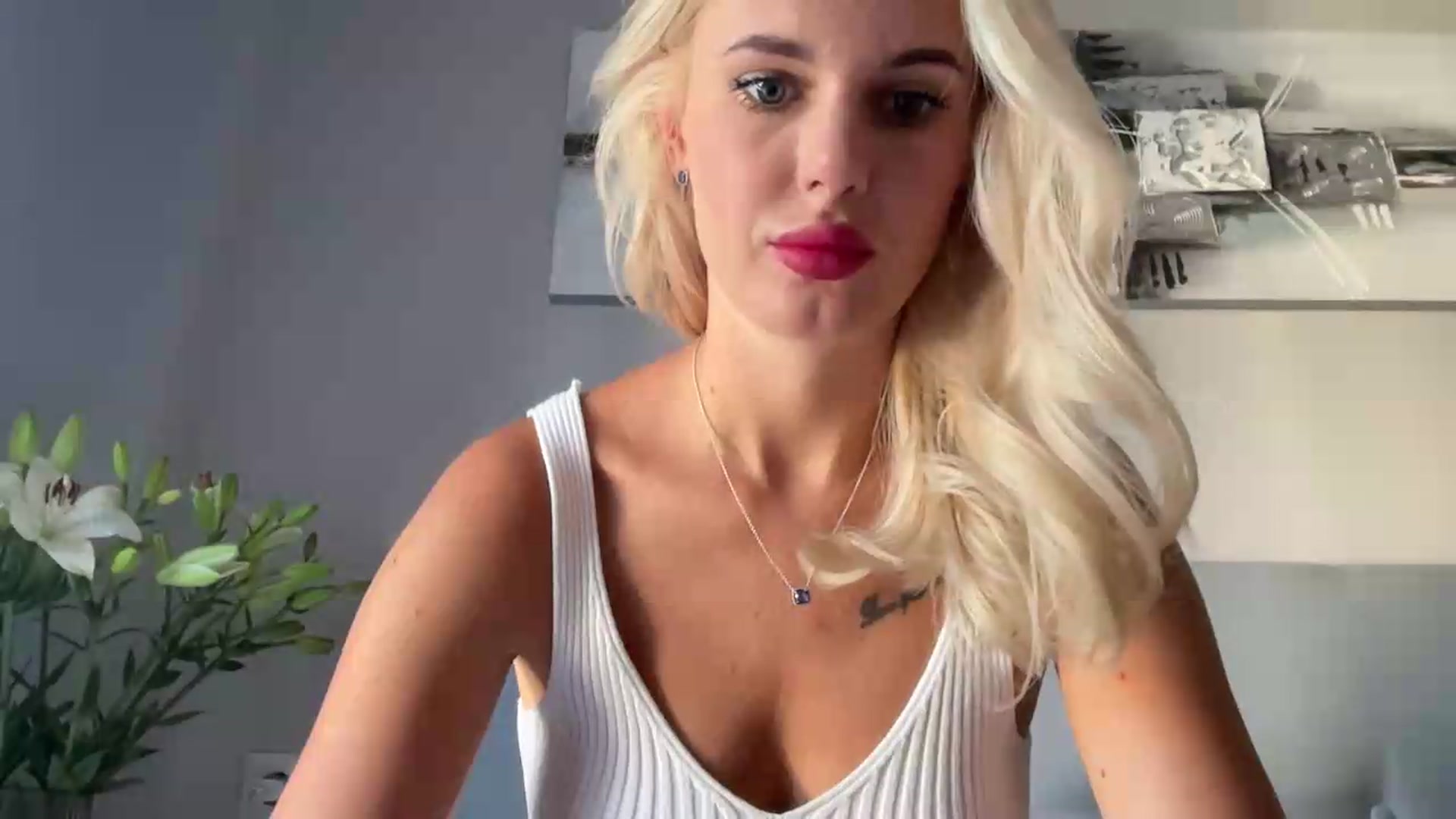 Gallery image thumbnail from AuroraKingg's myfreecams stream on, 08/29/2026, 10:19 image 18 of 20