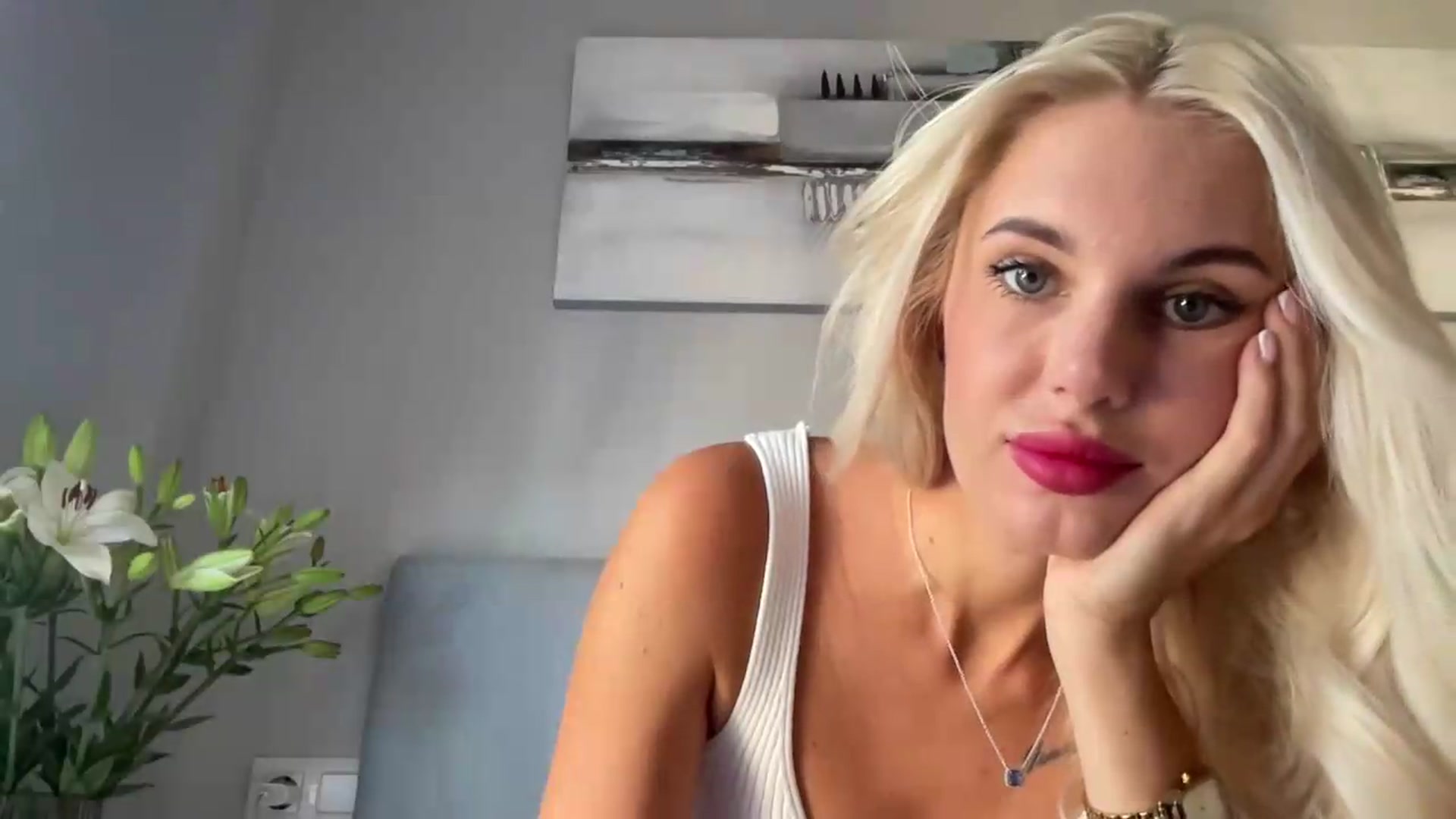 Gallery image thumbnail from AuroraKingg's myfreecams stream on, 08/29/2026, 10:19 image 8 of 20
