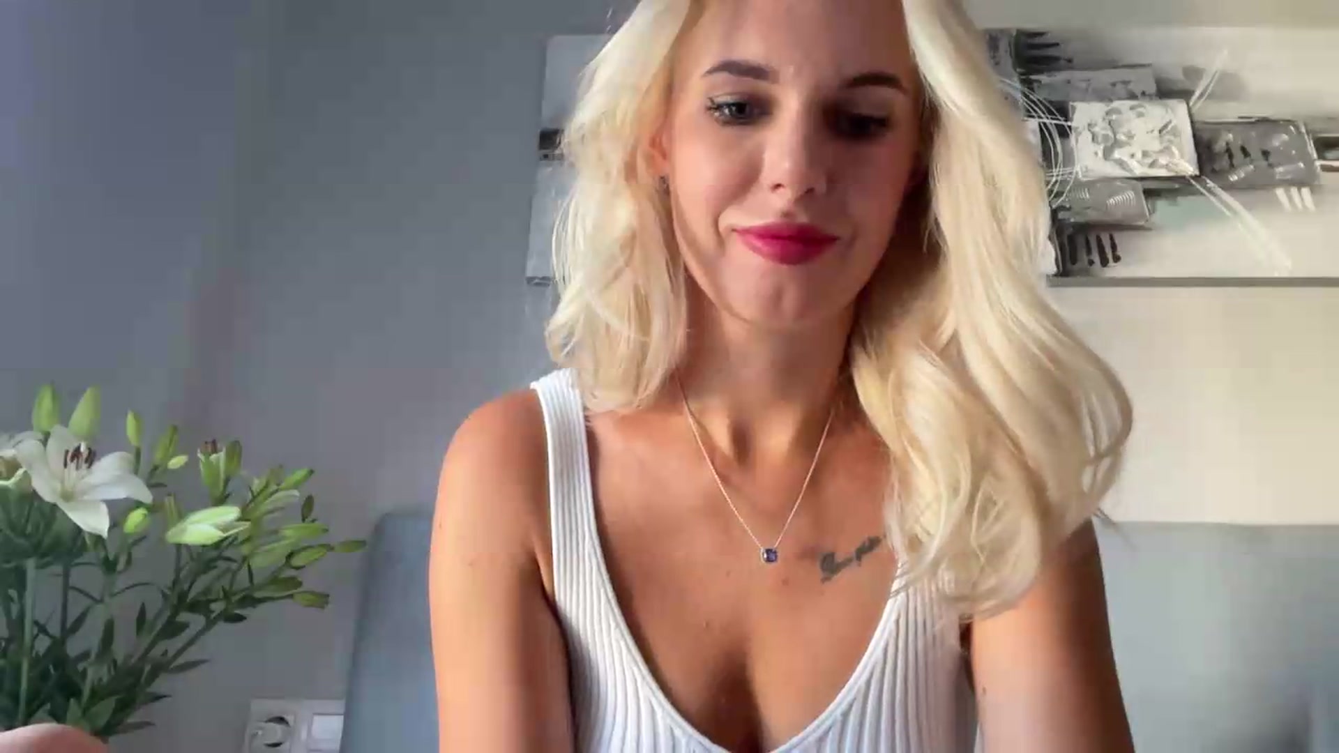 Gallery image thumbnail from AuroraKingg's myfreecams stream on, 08/29/2026, 10:19 image 17 of 20