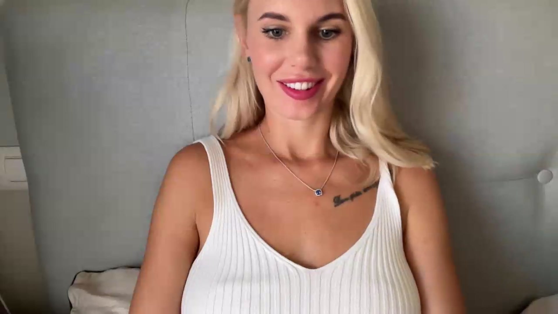 Gallery image thumbnail from AuroraKingg's myfreecams stream on, 08/29/2026, 10:57 image 2 of 20