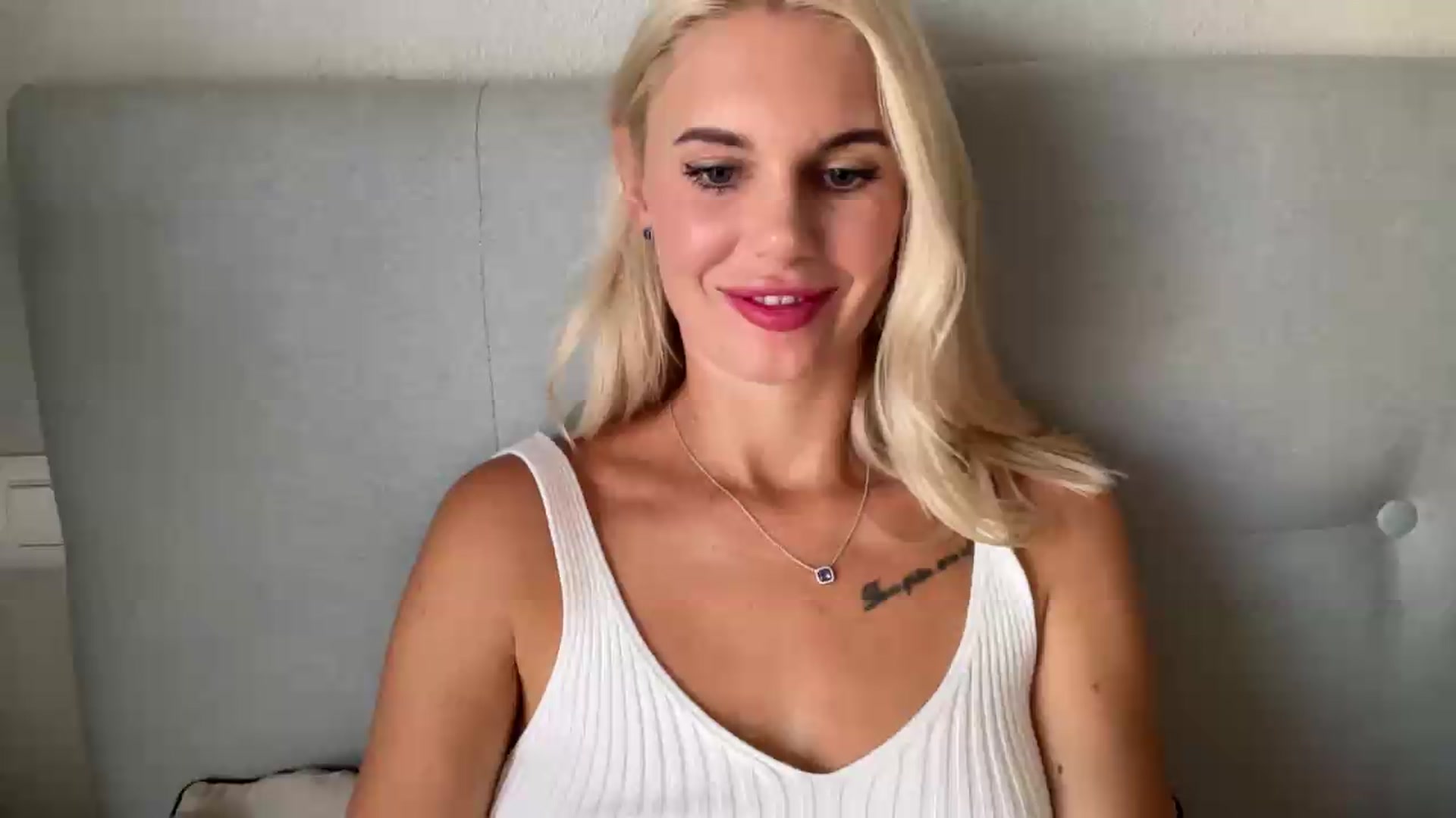 Gallery image thumbnail from AuroraKingg's myfreecams stream on, 08/29/2026, 10:57 image 6 of 20