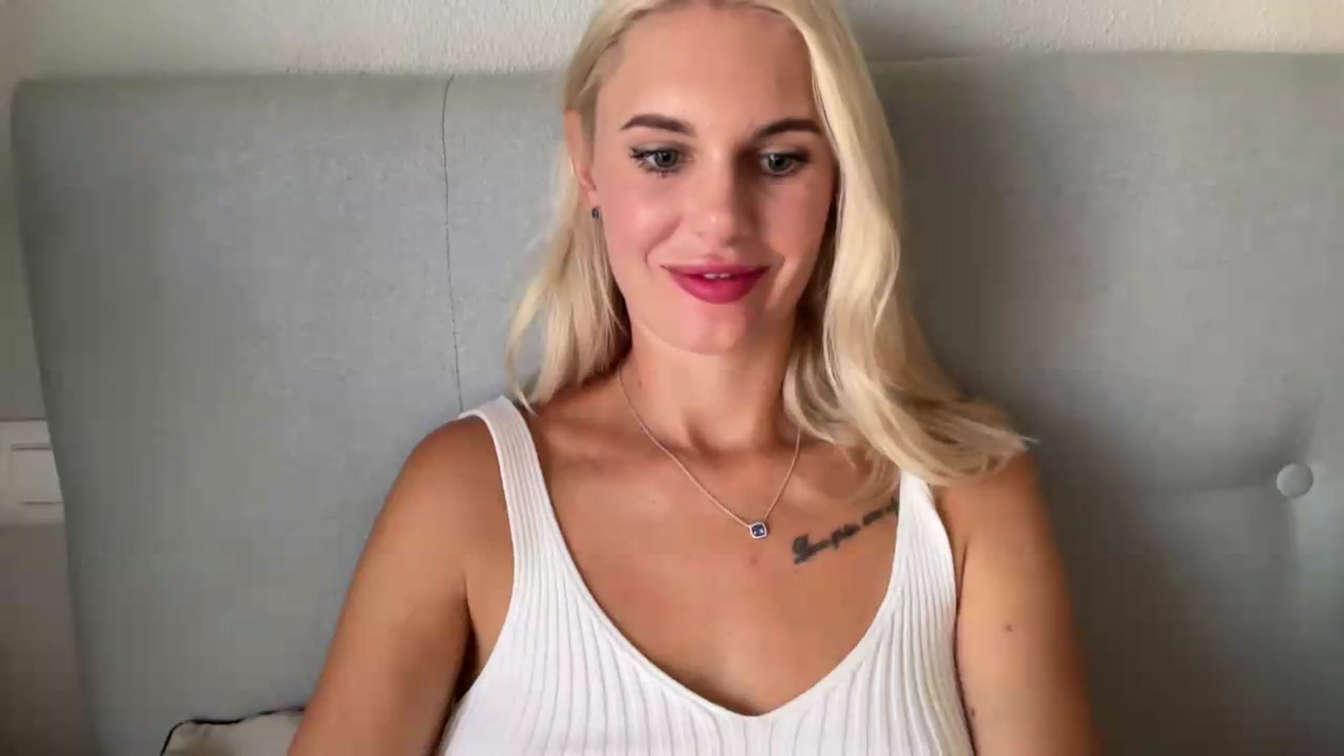 Gallery image thumbnail from AuroraKingg's myfreecams stream on, 08/29/2026, 10:57 image 5 of 20