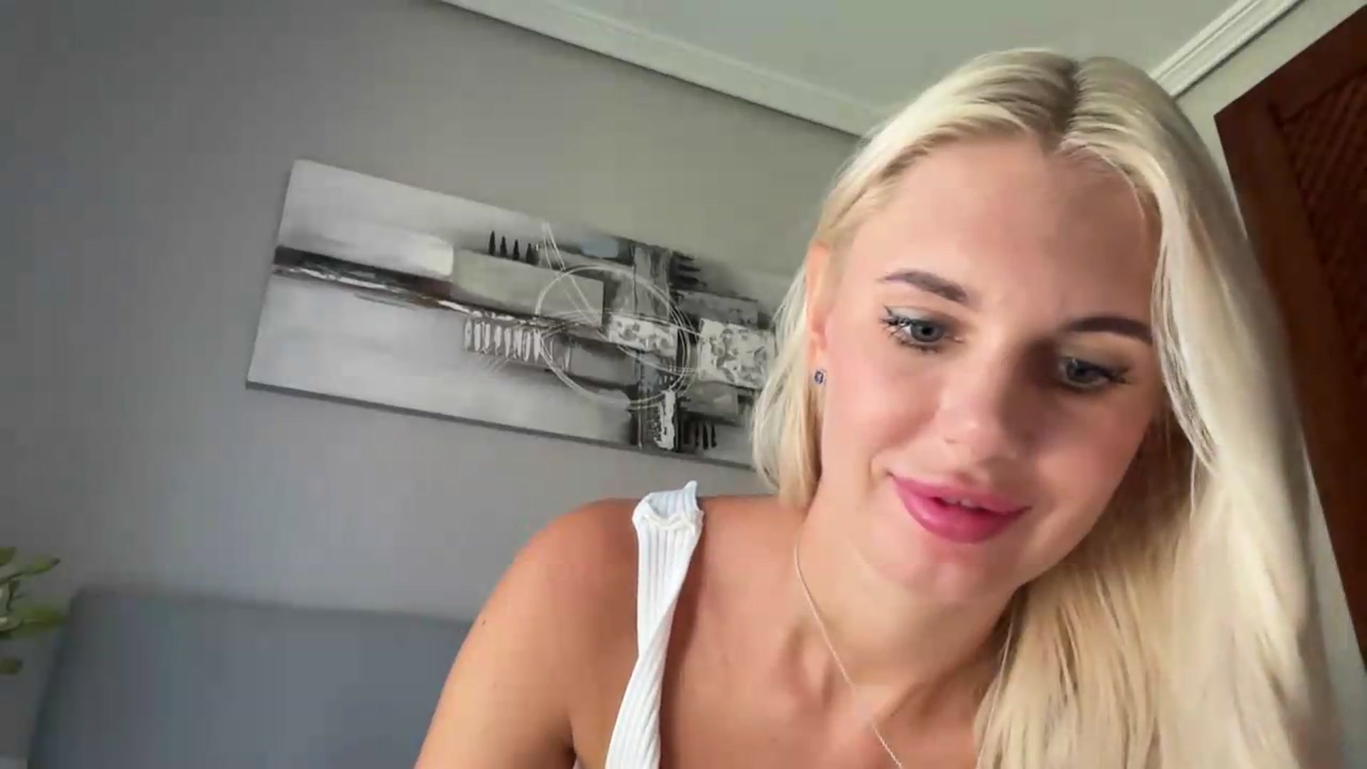 Gallery image thumbnail from AuroraKingg's myfreecams stream on, 08/29/2026, 12:10 image 16 of 20