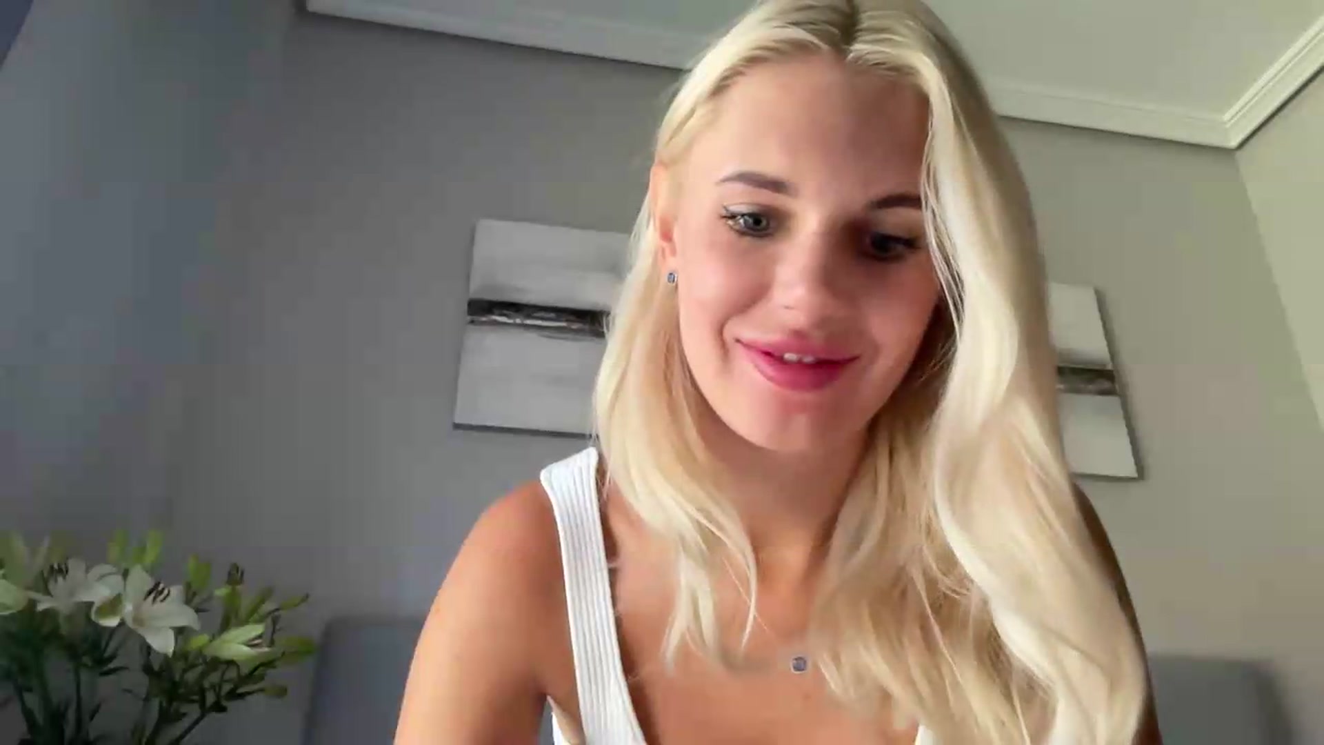 Gallery image thumbnail from AuroraKingg's myfreecams stream on, 08/29/2026, 12:10 image 6 of 20
