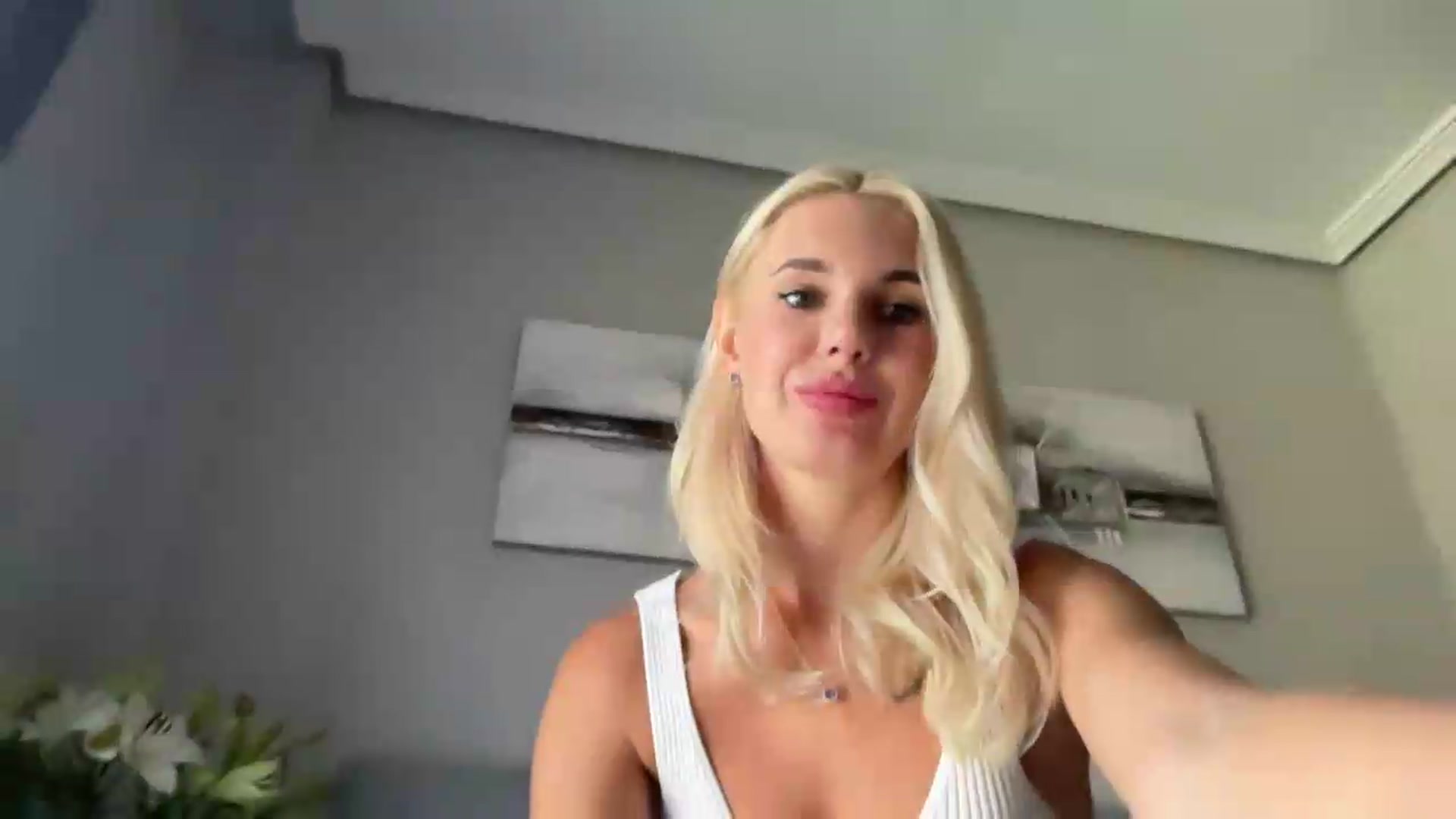 Gallery image thumbnail from AuroraKingg's myfreecams stream on, 08/29/2026, 12:10 image 7 of 20
