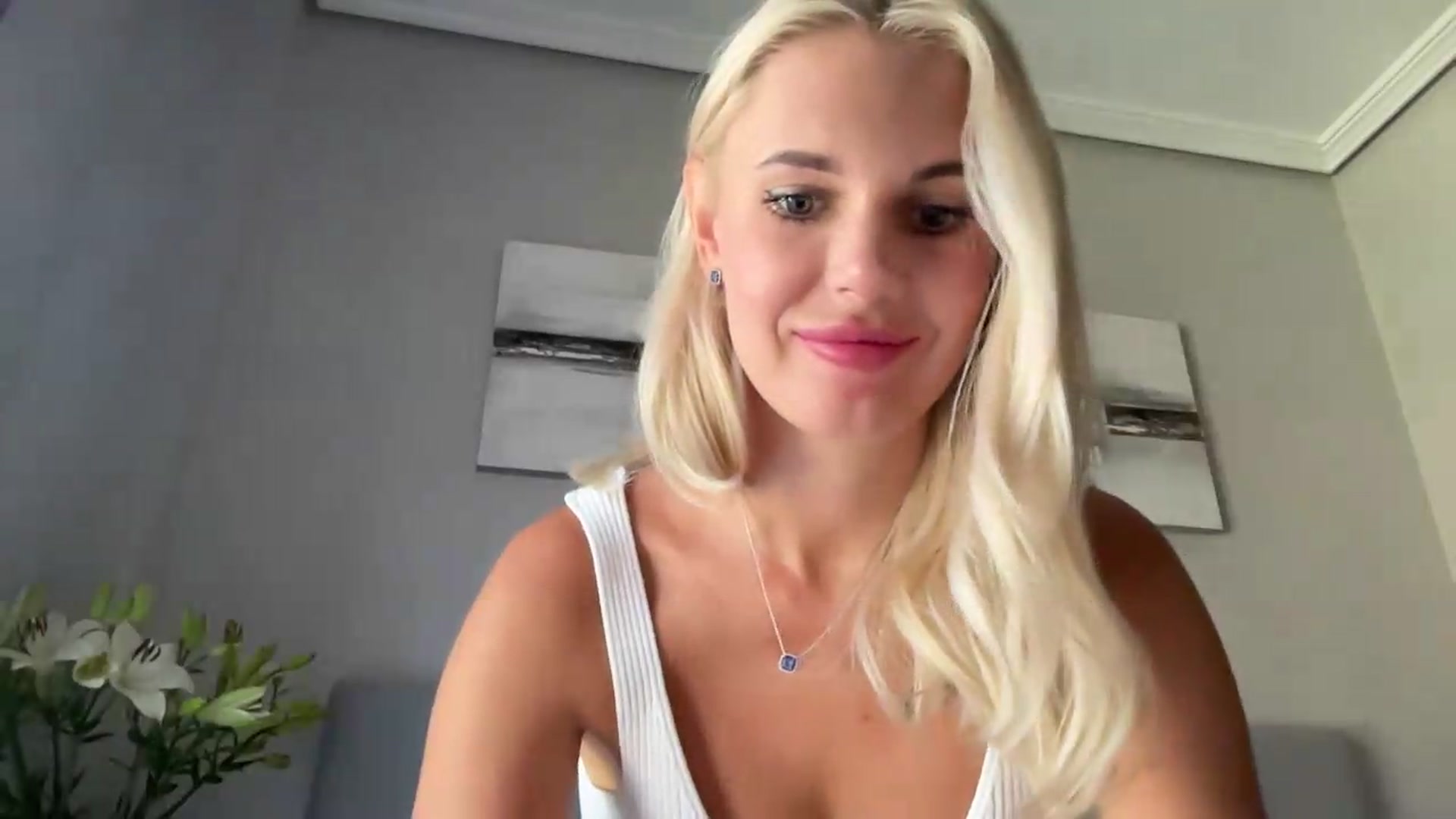 Gallery image thumbnail from AuroraKingg's myfreecams stream on, 08/29/2026, 12:10 image 3 of 20
