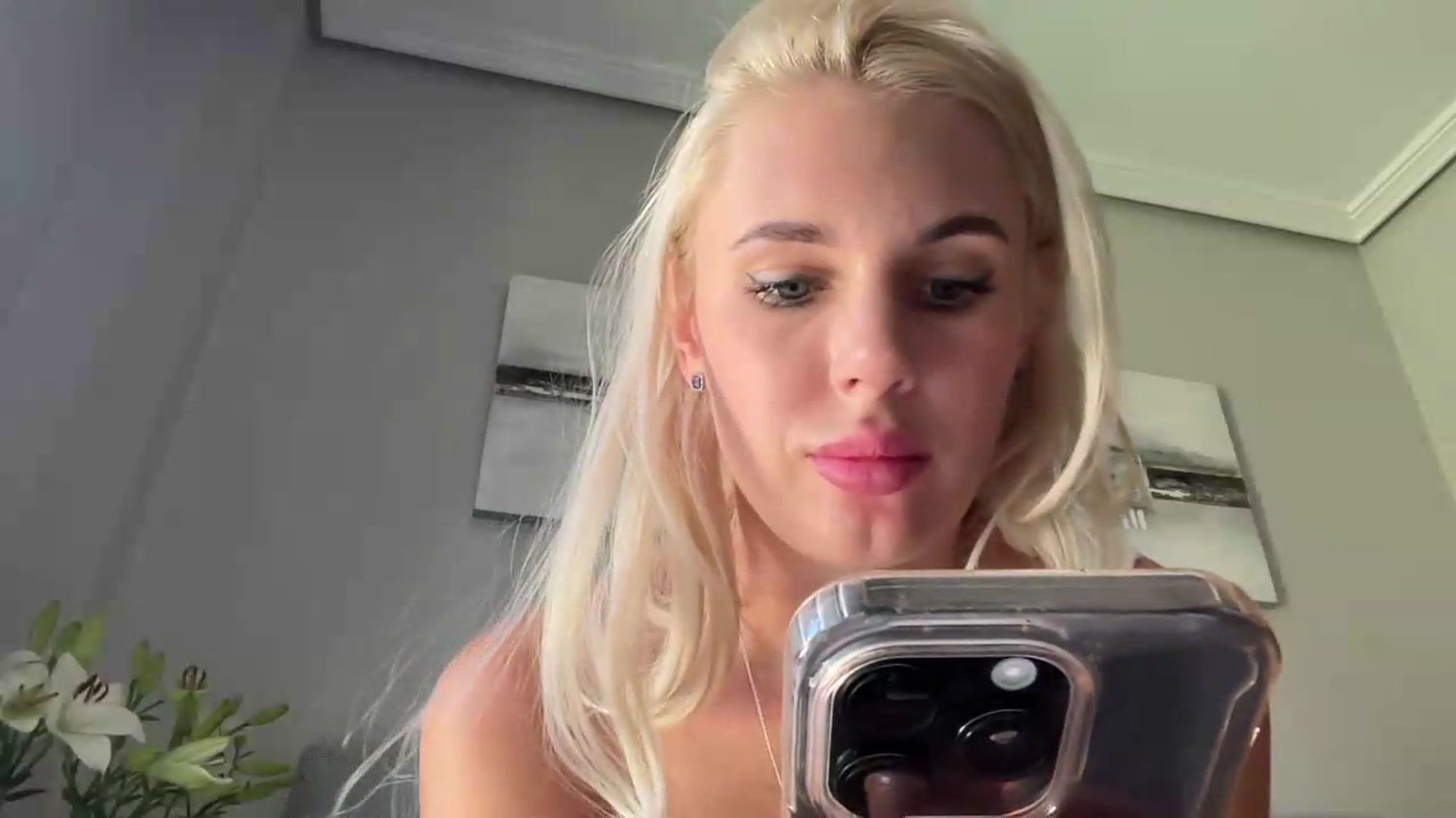Gallery image thumbnail from AuroraKingg's myfreecams stream on, 08/29/2026, 13:10 image 5 of 20