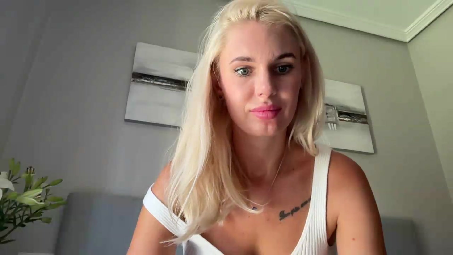 Gallery image thumbnail from AuroraKingg's myfreecams stream on, 08/29/2026, 13:10 image 17 of 20