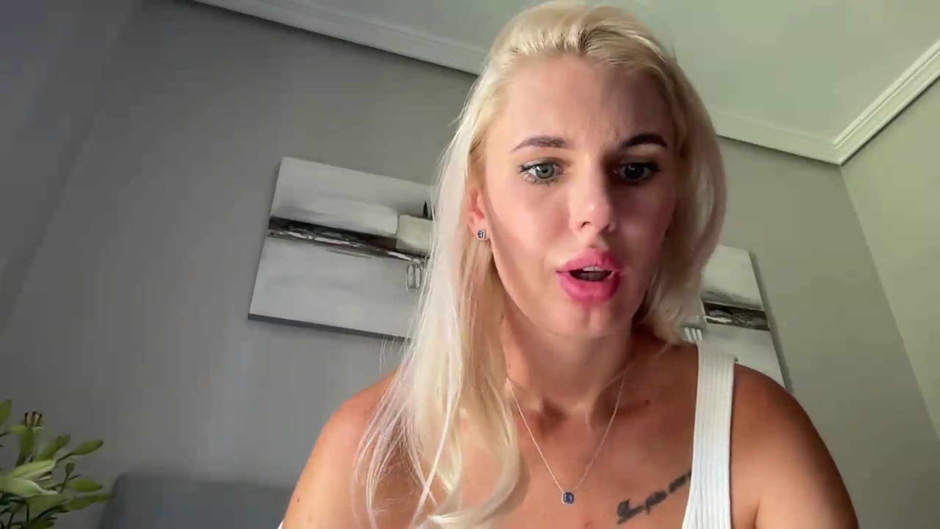 Gallery image thumbnail from AuroraKingg's myfreecams stream on, 08/29/2026, 13:10 image 12 of 20