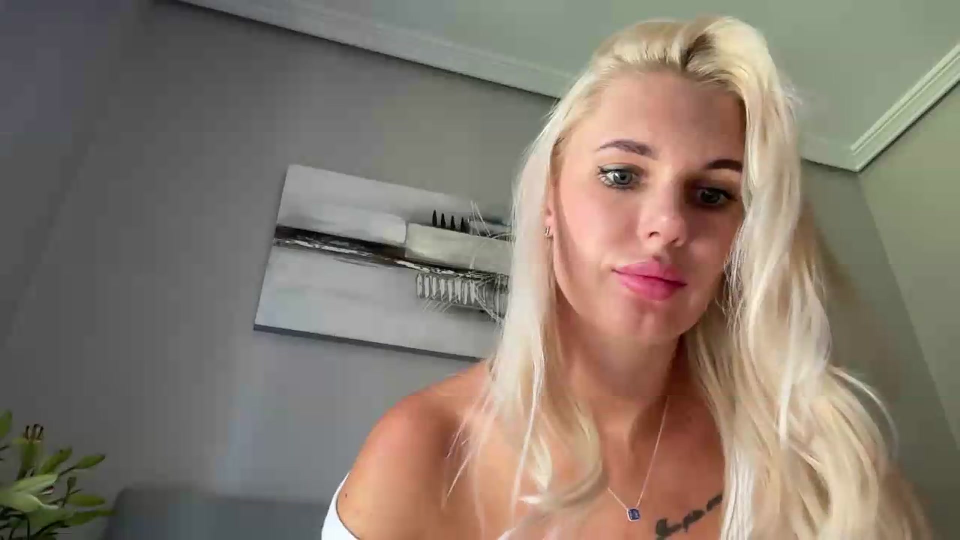 Gallery image thumbnail from AuroraKingg's myfreecams stream on, 08/29/2026, 13:10 image 9 of 20