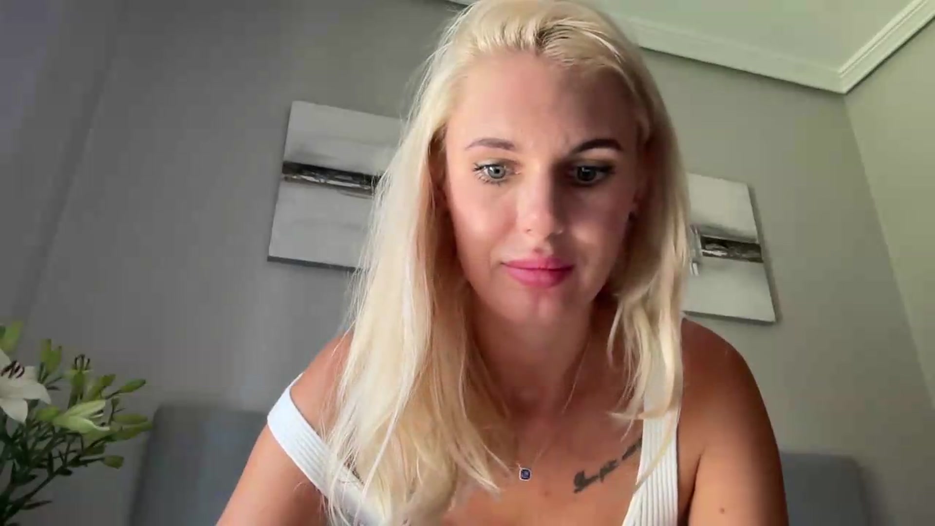 Gallery image thumbnail from AuroraKingg's myfreecams stream on, 08/29/2026, 13:10 image 18 of 20