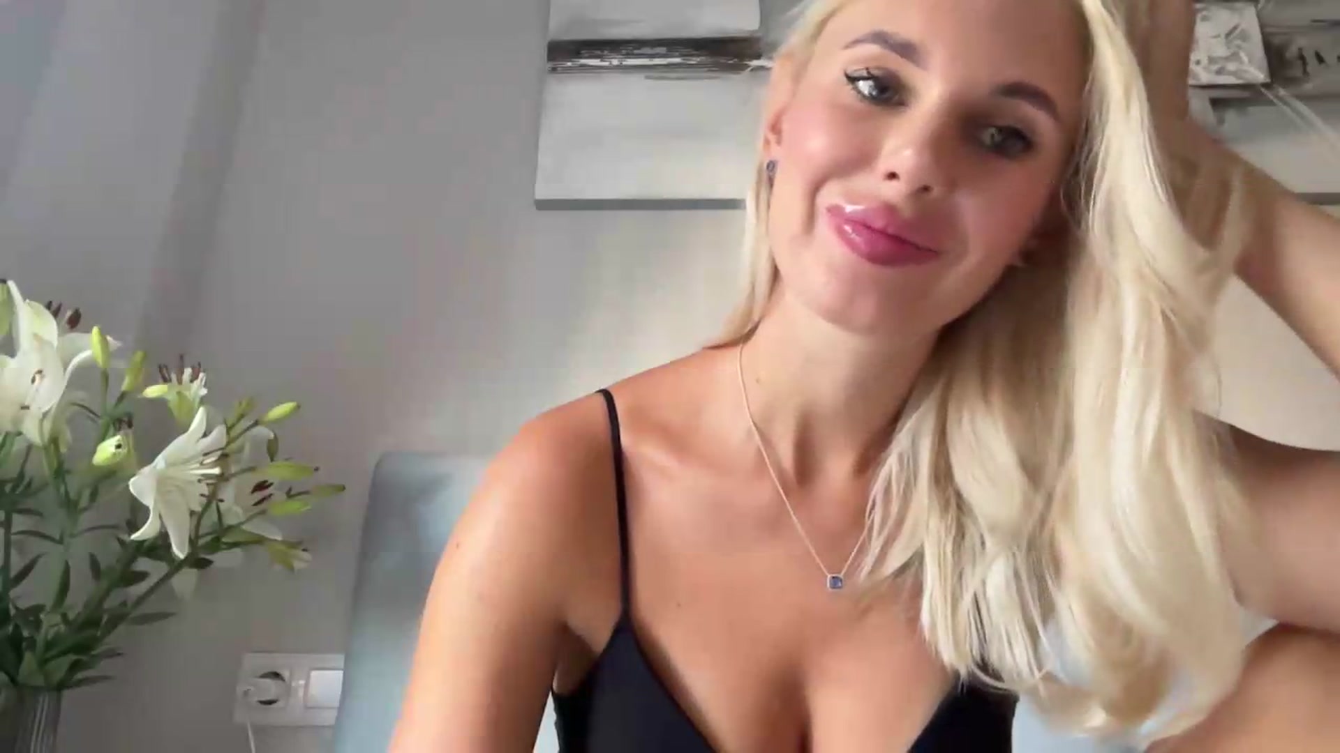 Gallery image thumbnail from AuroraKingg's myfreecams stream on, 08/31/2026, 10:03 image 6 of 20