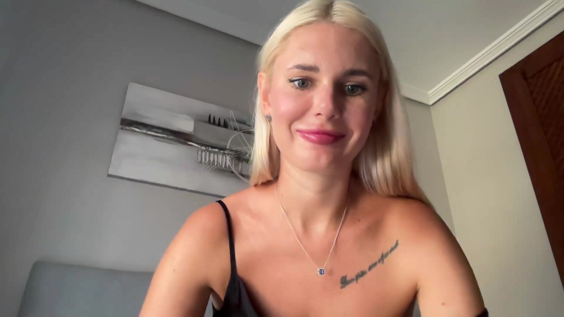 Gallery image thumbnail from AuroraKingg's myfreecams stream on, 09/02/2026, 10:36 image 19 of 20