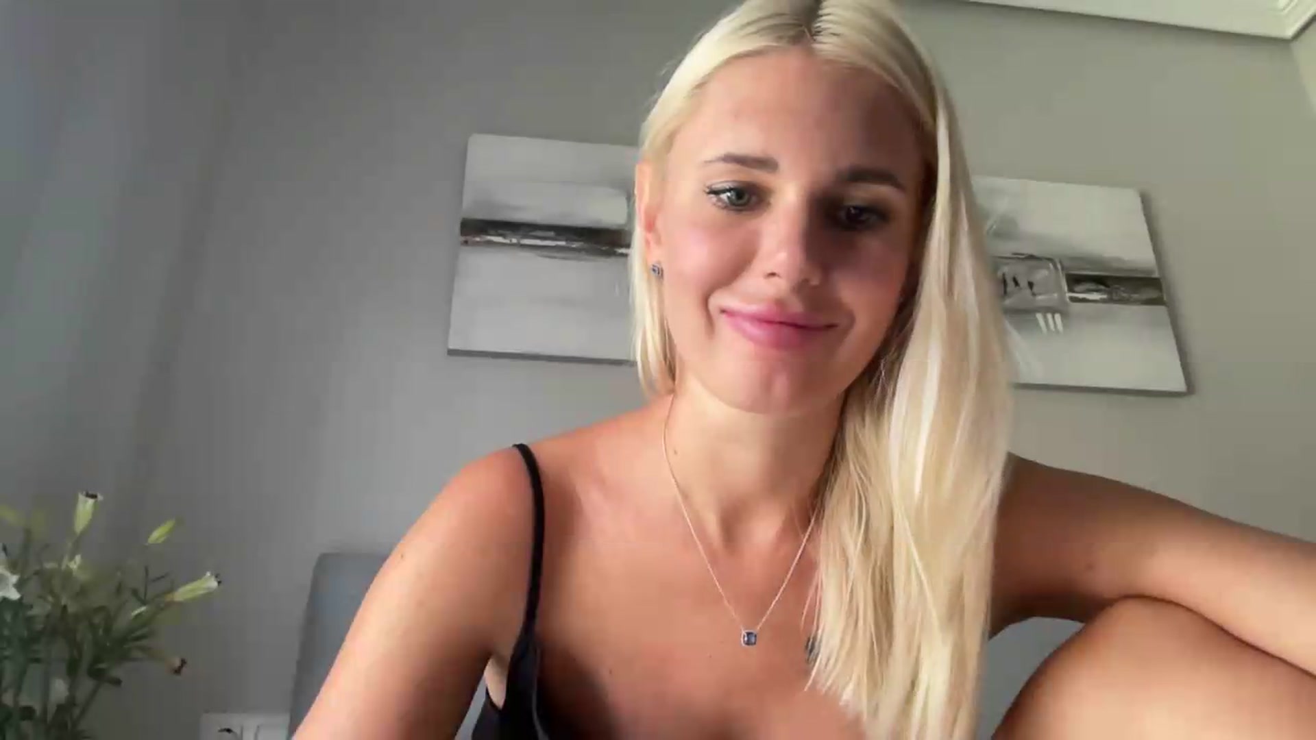 Gallery image thumbnail from AuroraKingg's myfreecams stream on, 09/02/2026, 12:11 image 5 of 20