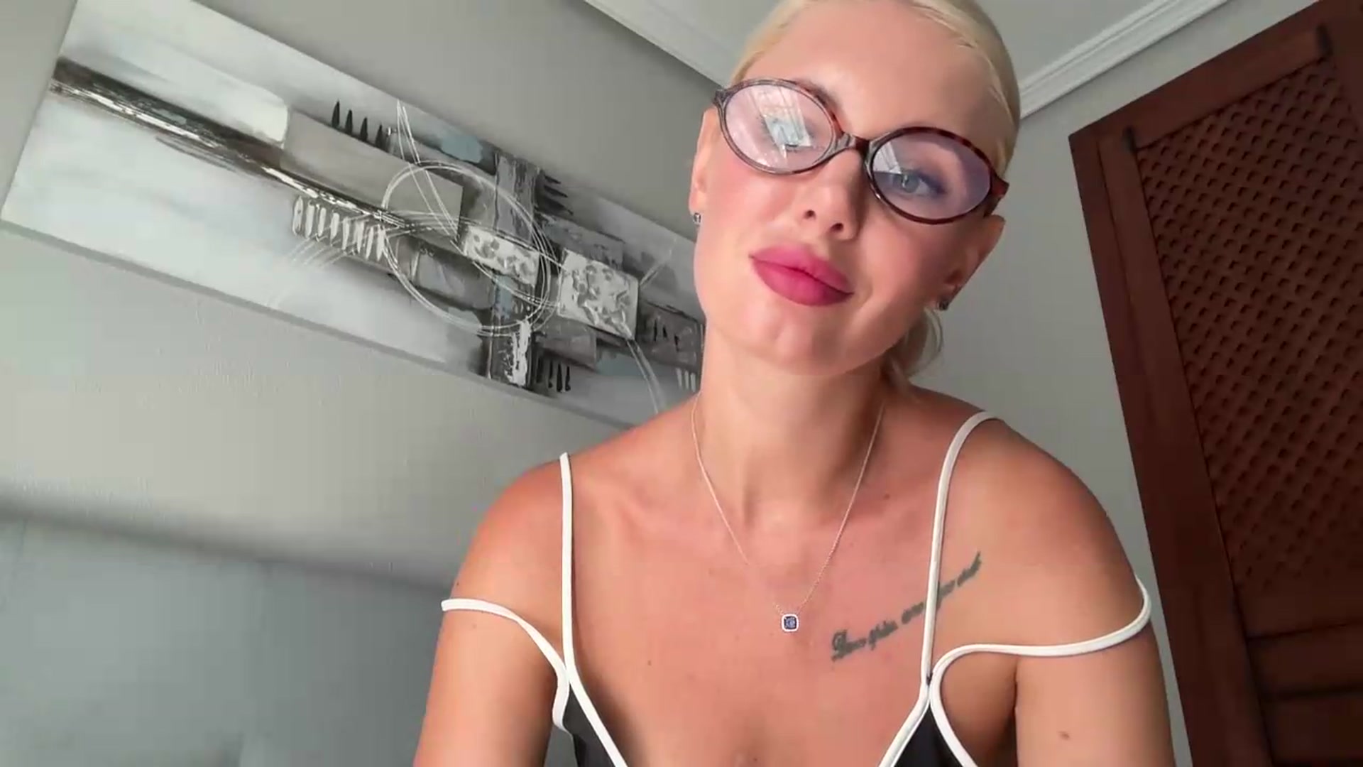 Gallery image thumbnail from AuroraKingg's myfreecams stream on, 09/02/2026, 15:53 image 8 of 20