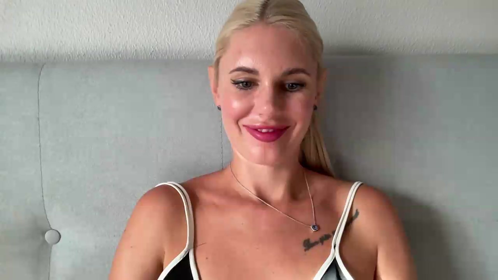 Gallery image thumbnail from AuroraKingg's myfreecams stream on, 09/02/2026, 16:49 image 13 of 20