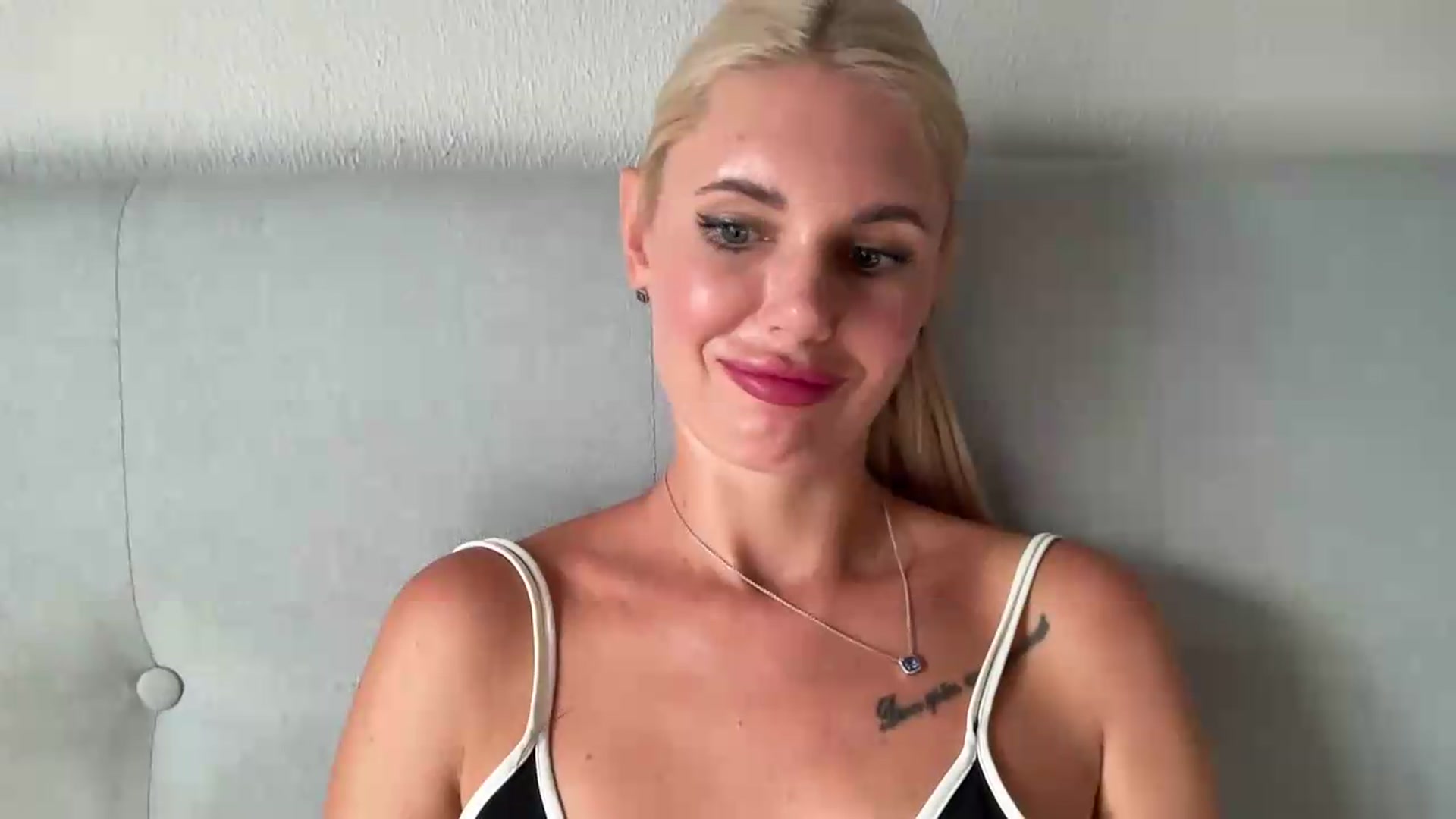 Gallery image thumbnail from AuroraKingg's myfreecams stream on, 09/02/2026, 16:49 image 11 of 20