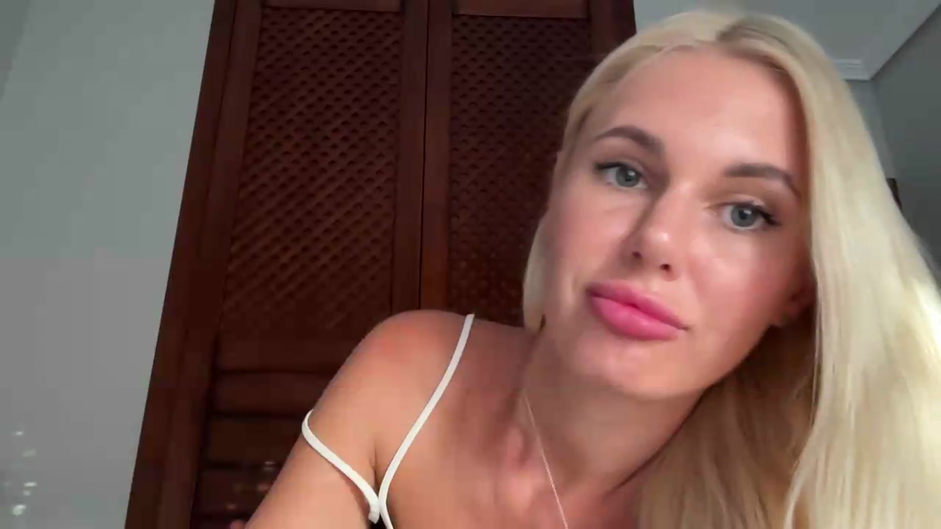 Gallery image thumbnail from AuroraKingg's myfreecams stream on, 09/02/2026, 17:41 image 12 of 20