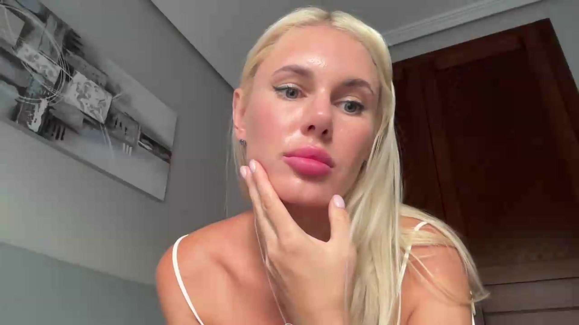 Gallery image thumbnail from AuroraKingg's myfreecams stream on, 09/02/2026, 17:41 image 16 of 20