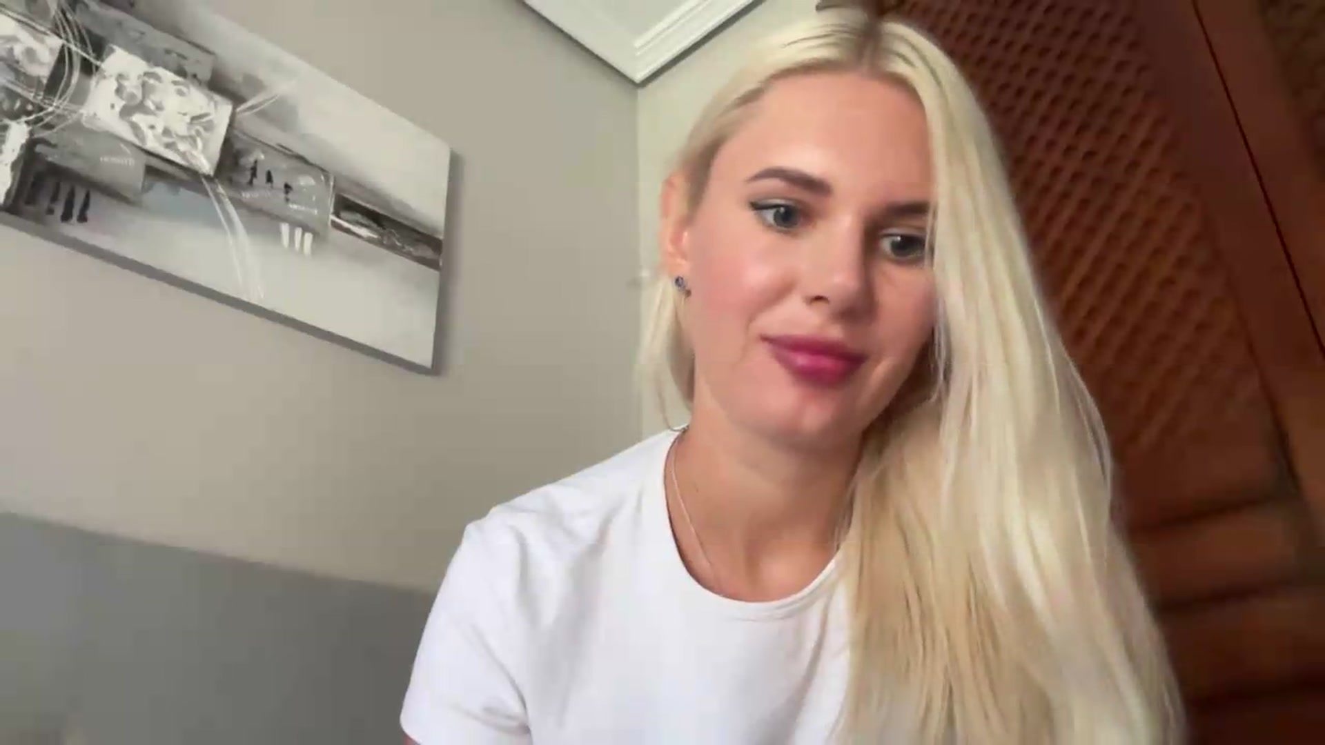 Gallery image thumbnail from AuroraKingg's myfreecams stream on, 09/04/2026, 11:48 image 18 of 20