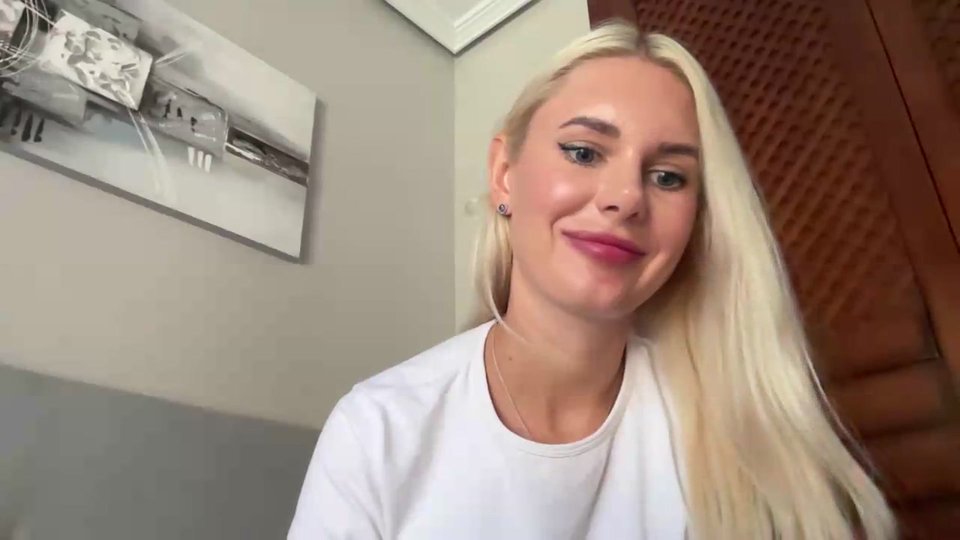 Gallery image thumbnail from AuroraKingg's myfreecams stream on, 09/04/2026, 11:48 image 19 of 20