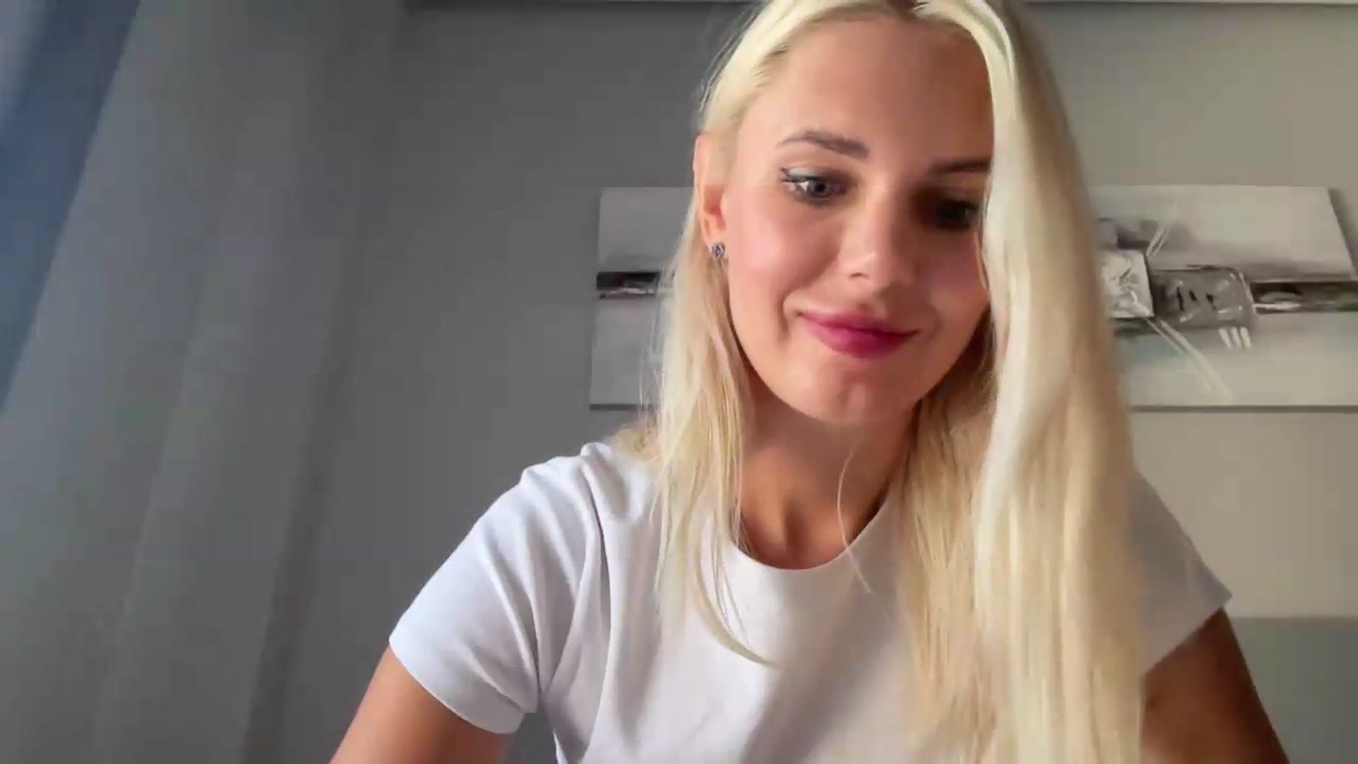 Gallery image thumbnail from AuroraKingg's myfreecams stream on, 09/04/2026, 11:48 image 3 of 20