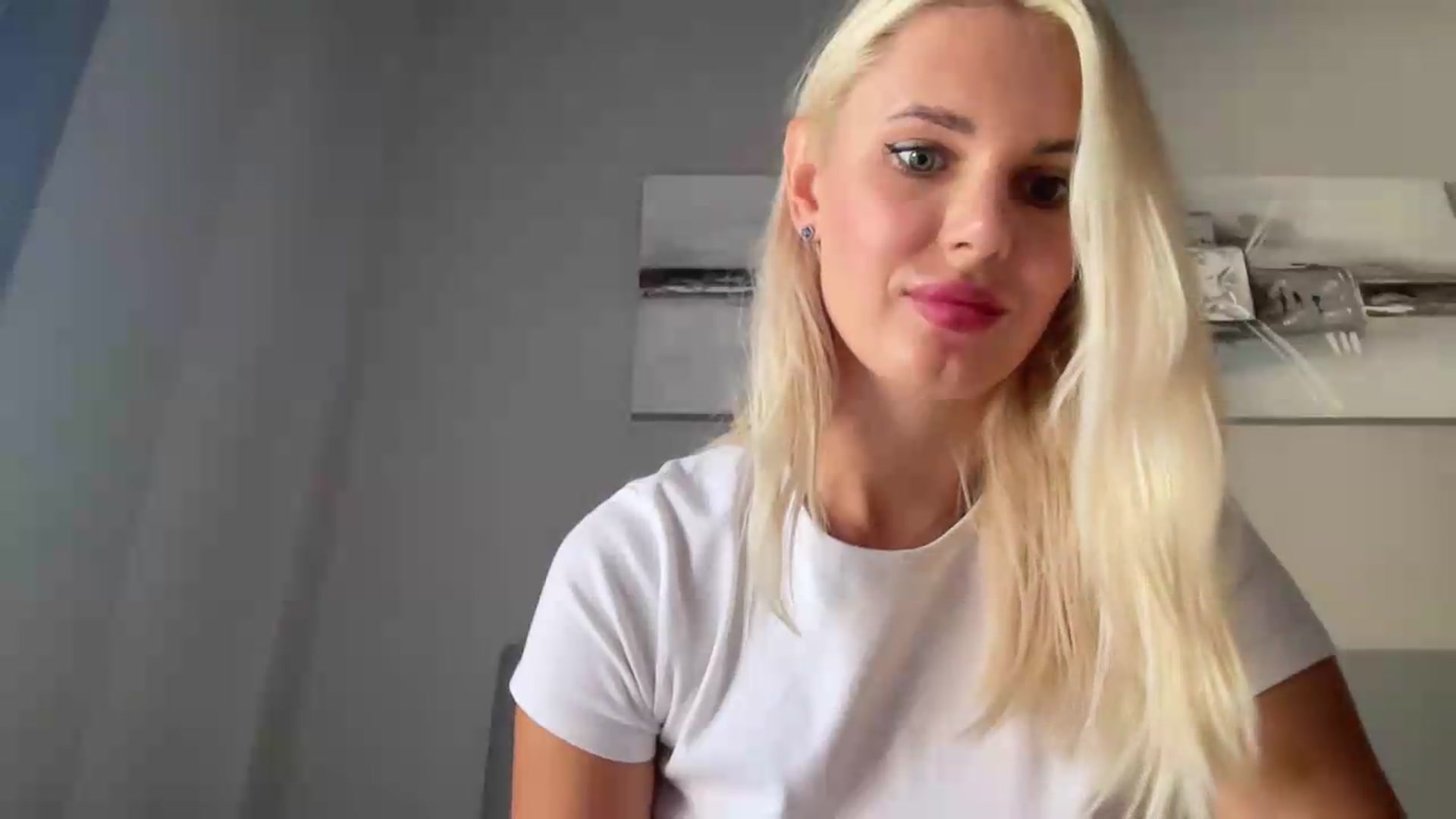 Gallery image thumbnail from AuroraKingg's myfreecams stream on, 09/04/2026, 11:48 image 2 of 20