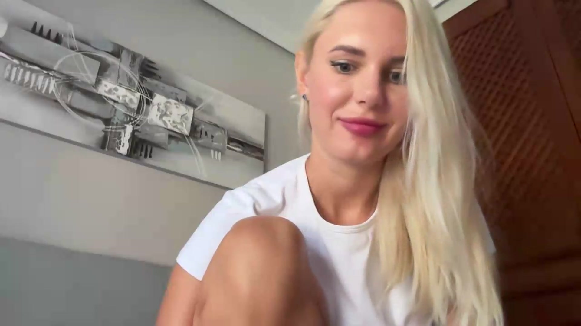 Gallery image thumbnail from AuroraKingg's myfreecams stream on, 09/04/2026, 11:48 image 17 of 20