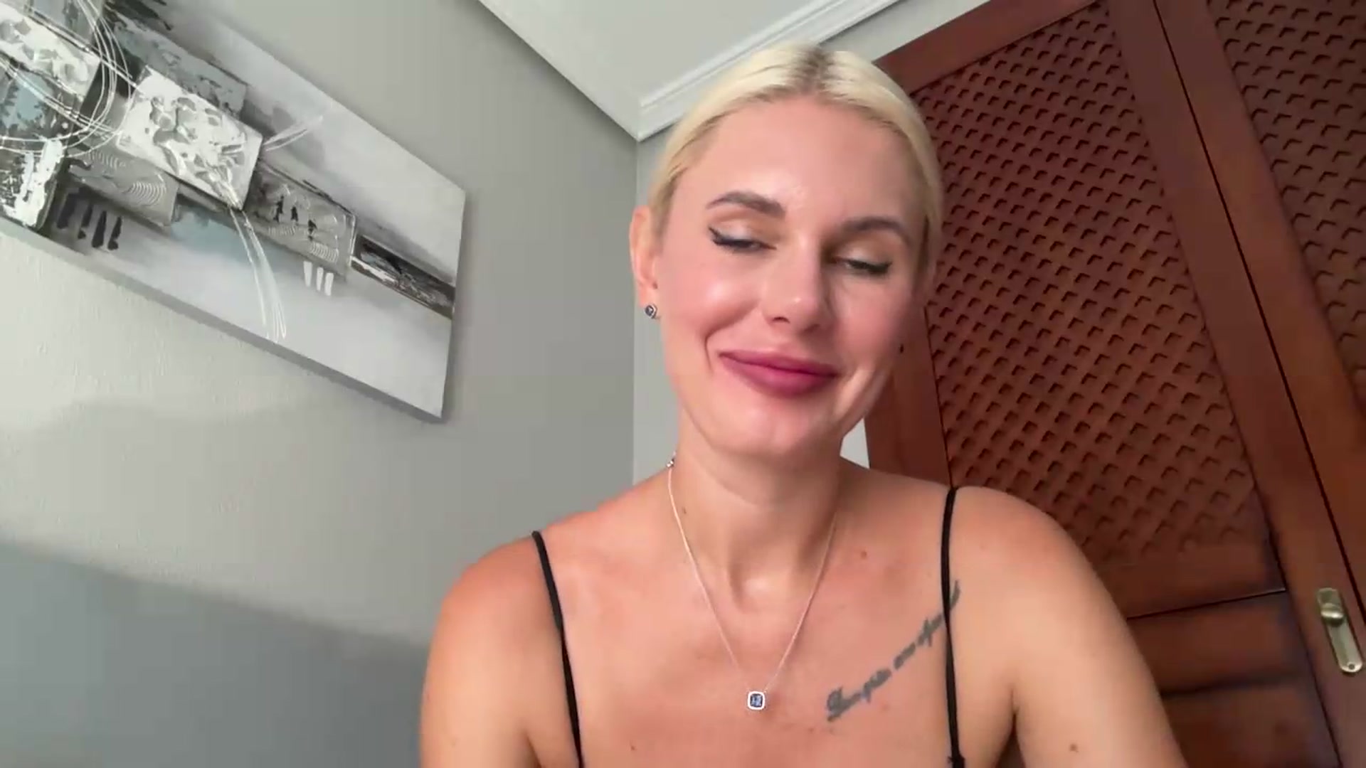 Gallery image thumbnail from AuroraKingg's myfreecams stream on, 09/04/2026, 17:23 image 2 of 20