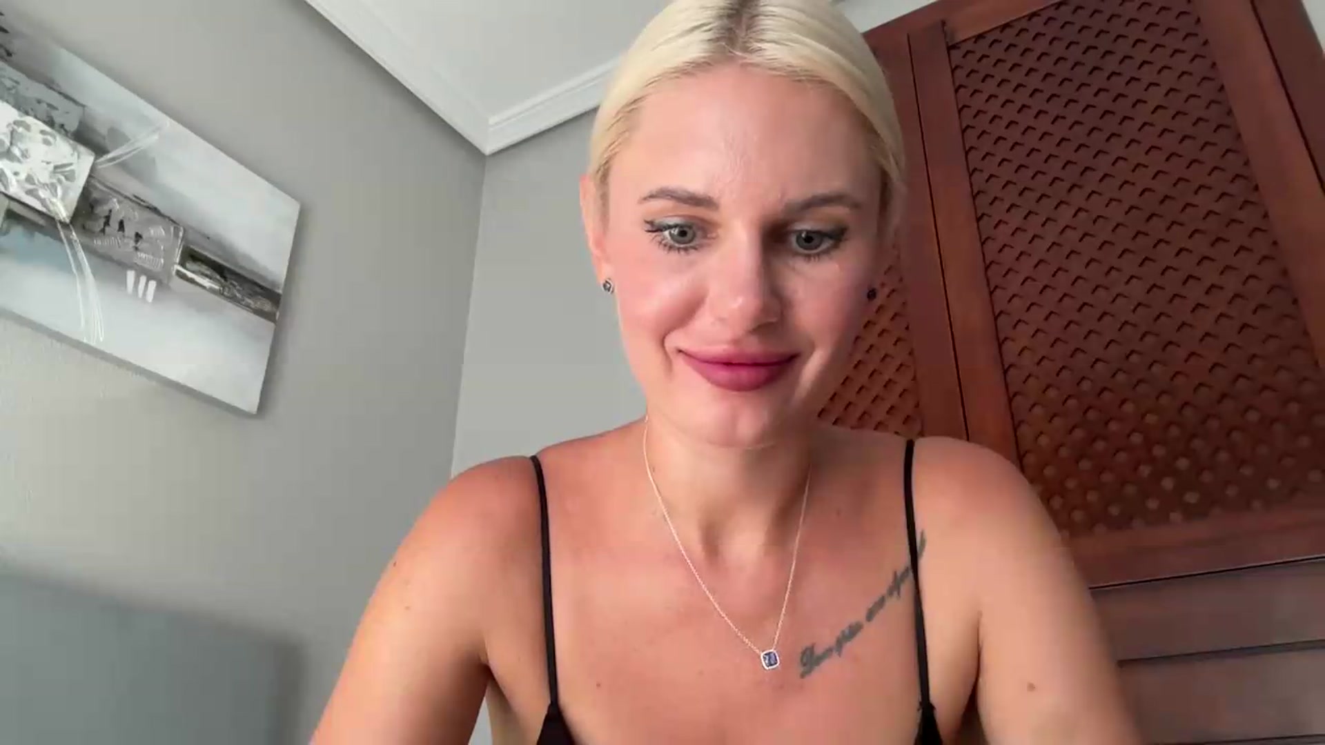 Gallery image thumbnail from AuroraKingg's myfreecams stream on, 09/04/2026, 17:23 image 7 of 20