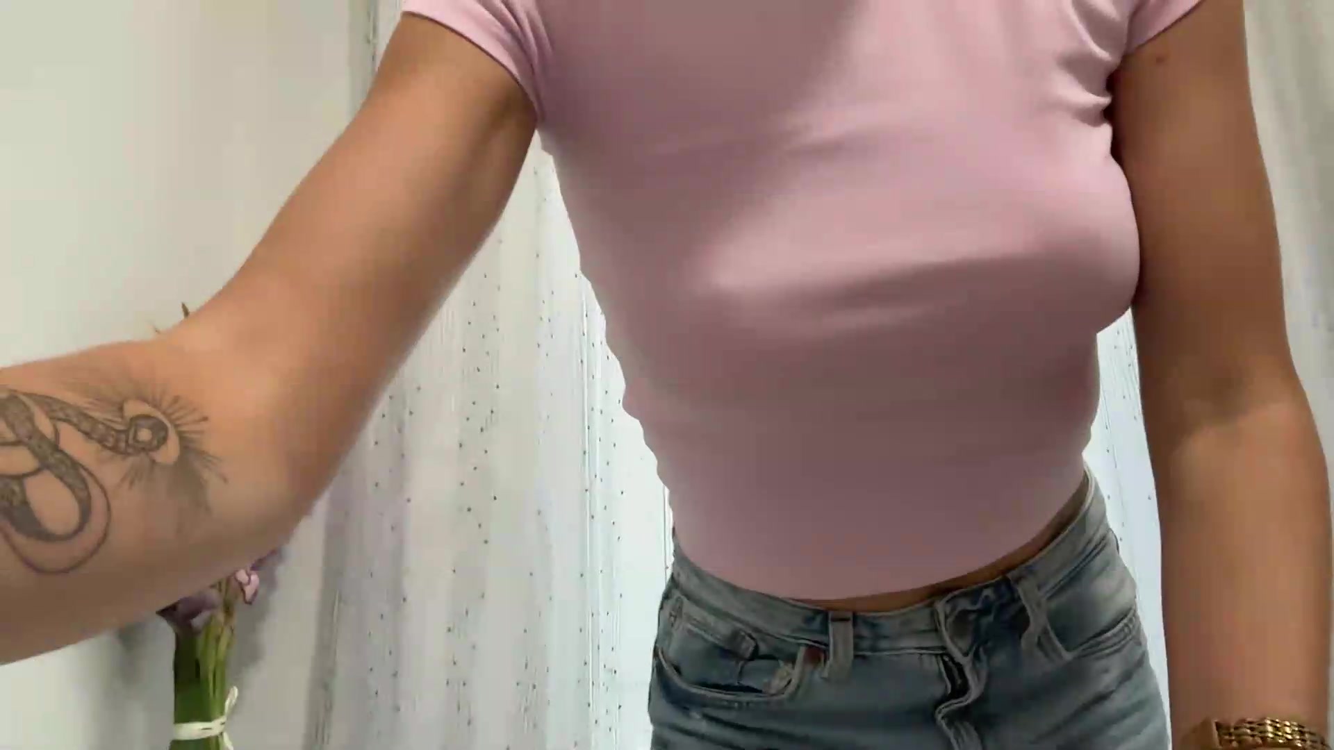 Gallery image thumbnail from AuroraKingg's myfreecams stream on, 09/10/2026, 14:47 image 14 of 20