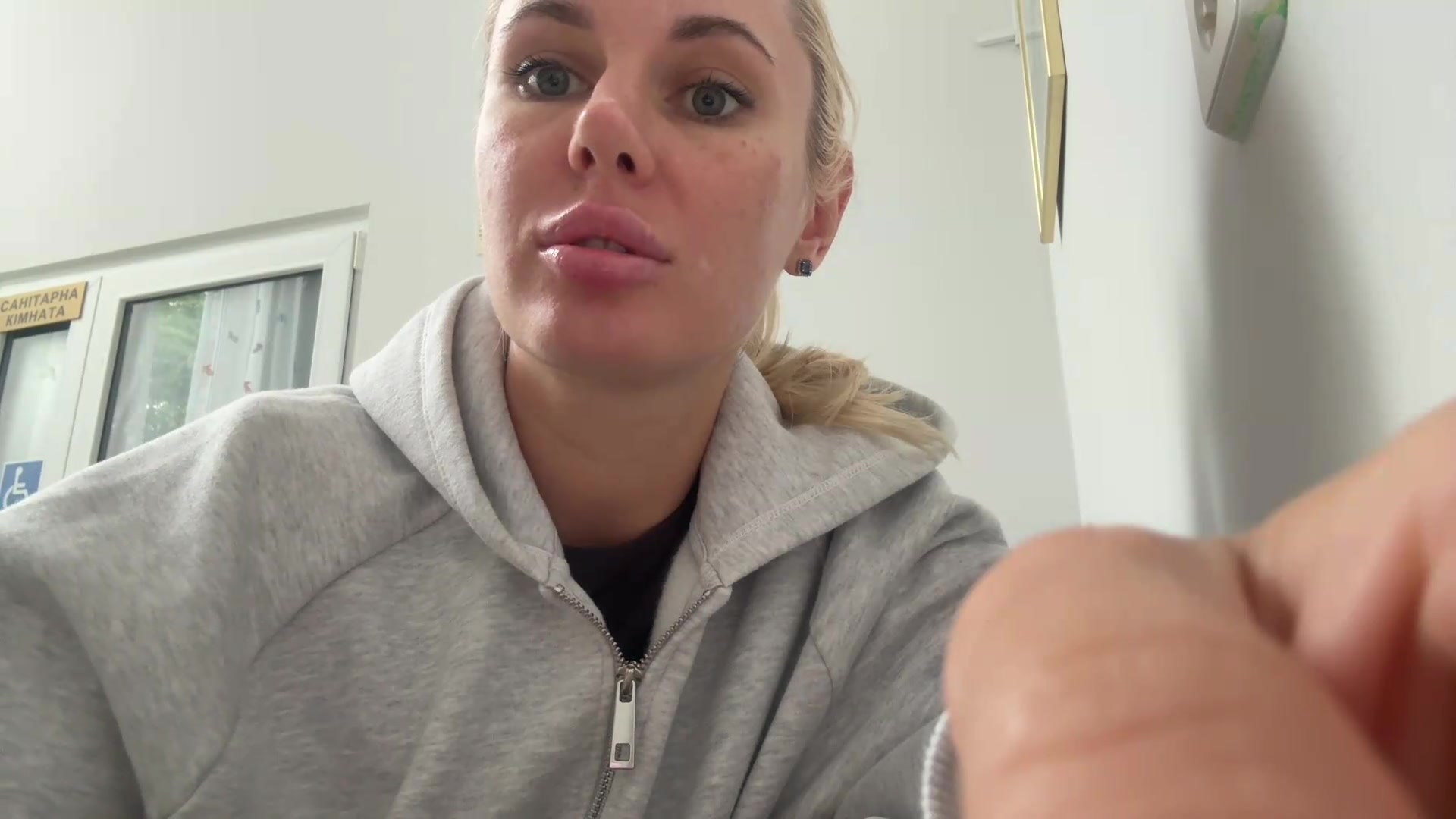 Gallery image thumbnail from AuroraKingg's myfreecams stream on, 09/12/2026, 10:37 image 11 of 20