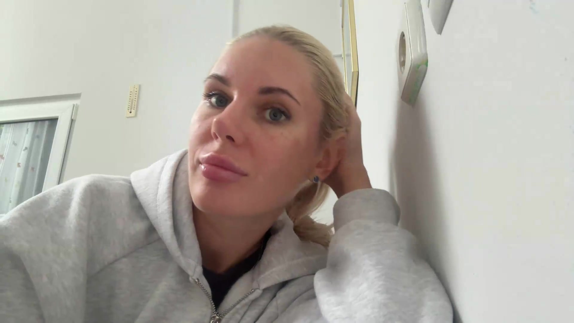 Gallery image thumbnail from AuroraKingg's myfreecams stream on, 09/12/2026, 10:37 image 19 of 20