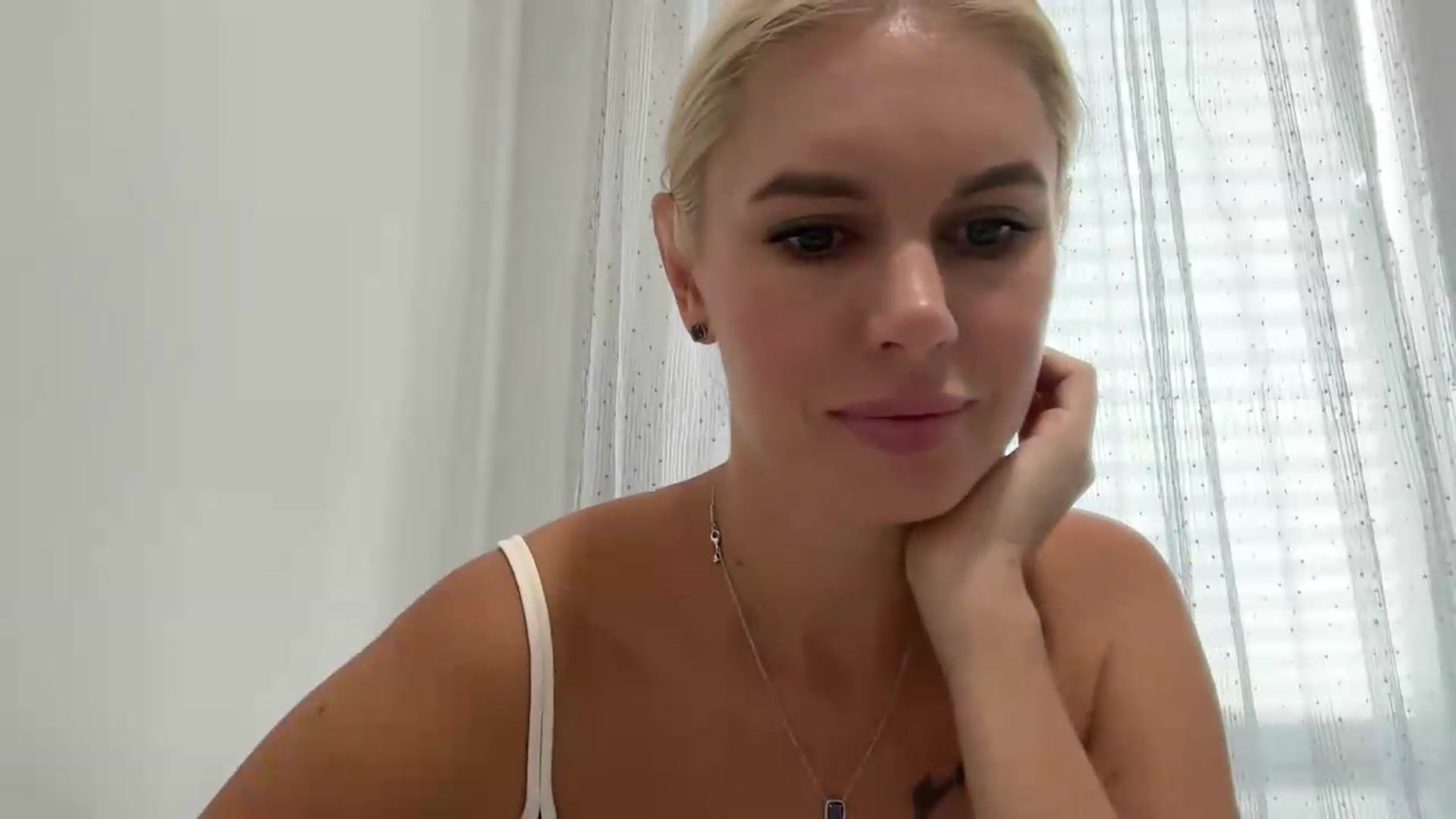 Gallery image thumbnail from AuroraKingg's myfreecams stream on, 09/20/2026, 07:03 image 12 of 20