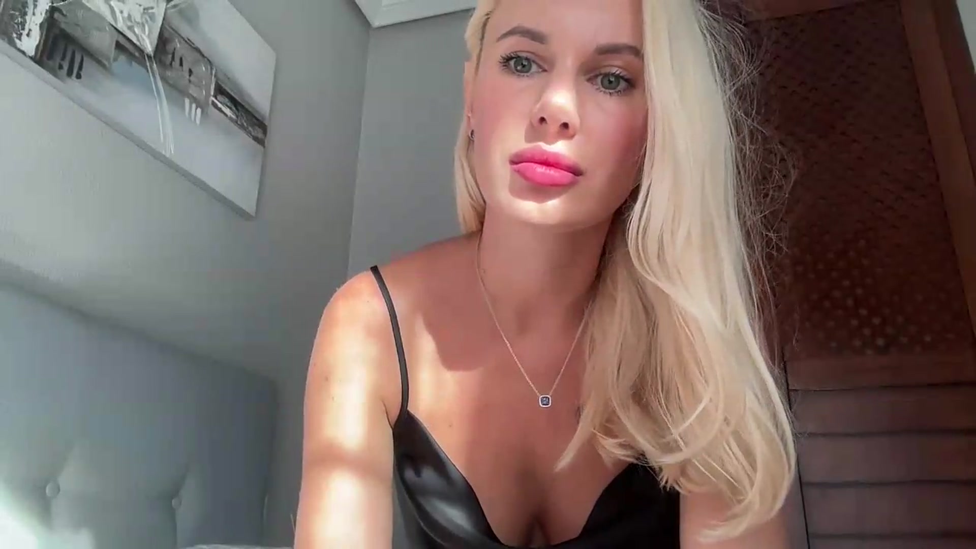 Gallery image thumbnail from AuroraKingg's myfreecams stream on, 09/24/2026, 16:27 image 16 of 20