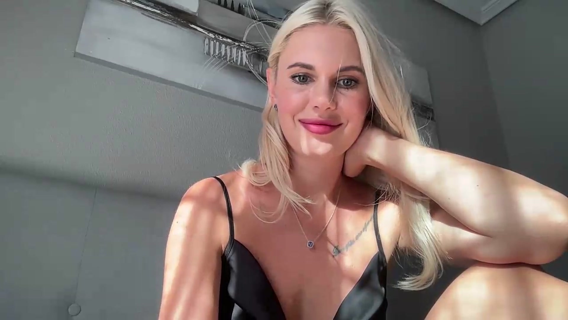 Gallery image thumbnail from AuroraKingg's myfreecams stream on, 09/24/2026, 16:27 image 14 of 20