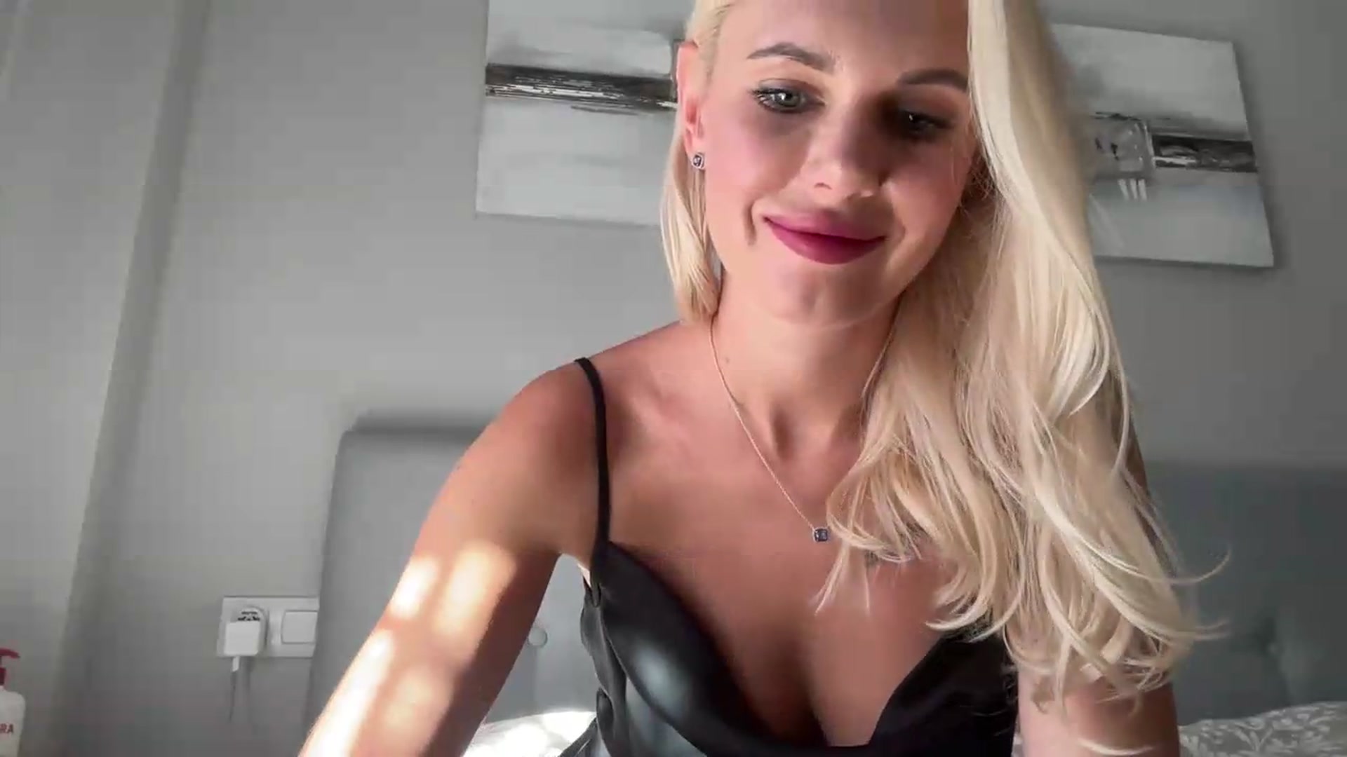 Gallery image thumbnail from AuroraKingg's myfreecams stream on, 09/24/2026, 16:27 image 2 of 20