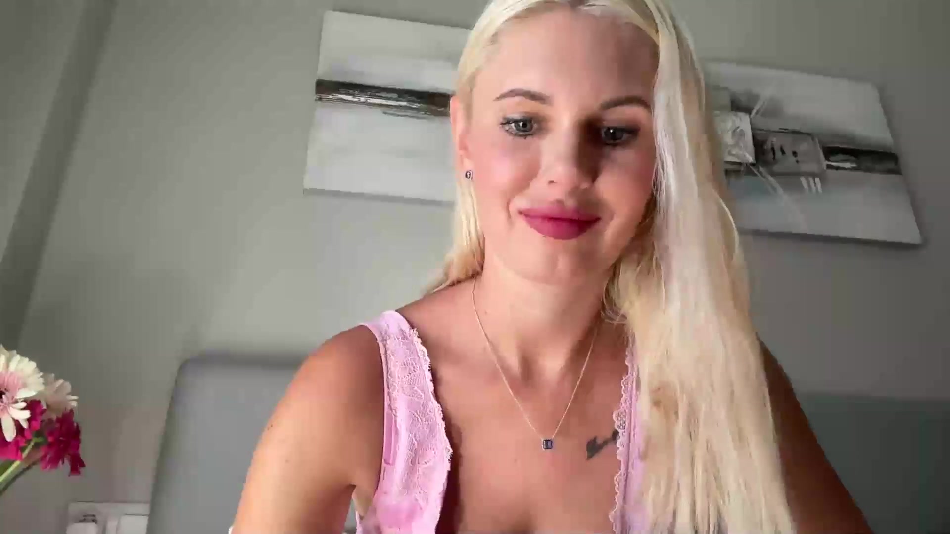 Gallery image thumbnail from AuroraKingg's myfreecams stream on, 09/25/2026, 15:22 image 6 of 20