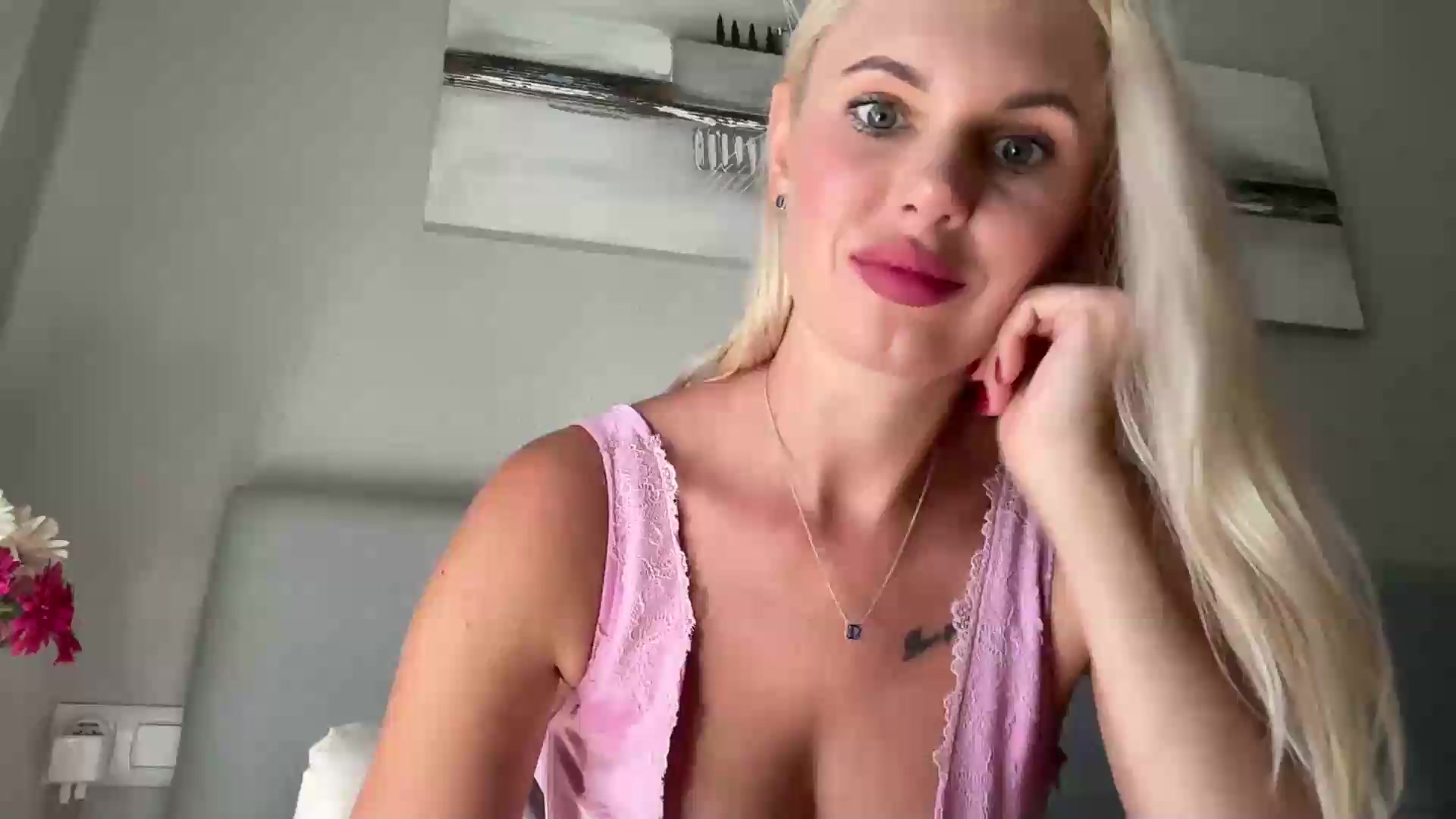 Gallery image thumbnail from AuroraKingg's myfreecams stream on, 09/25/2026, 15:22 image 9 of 20