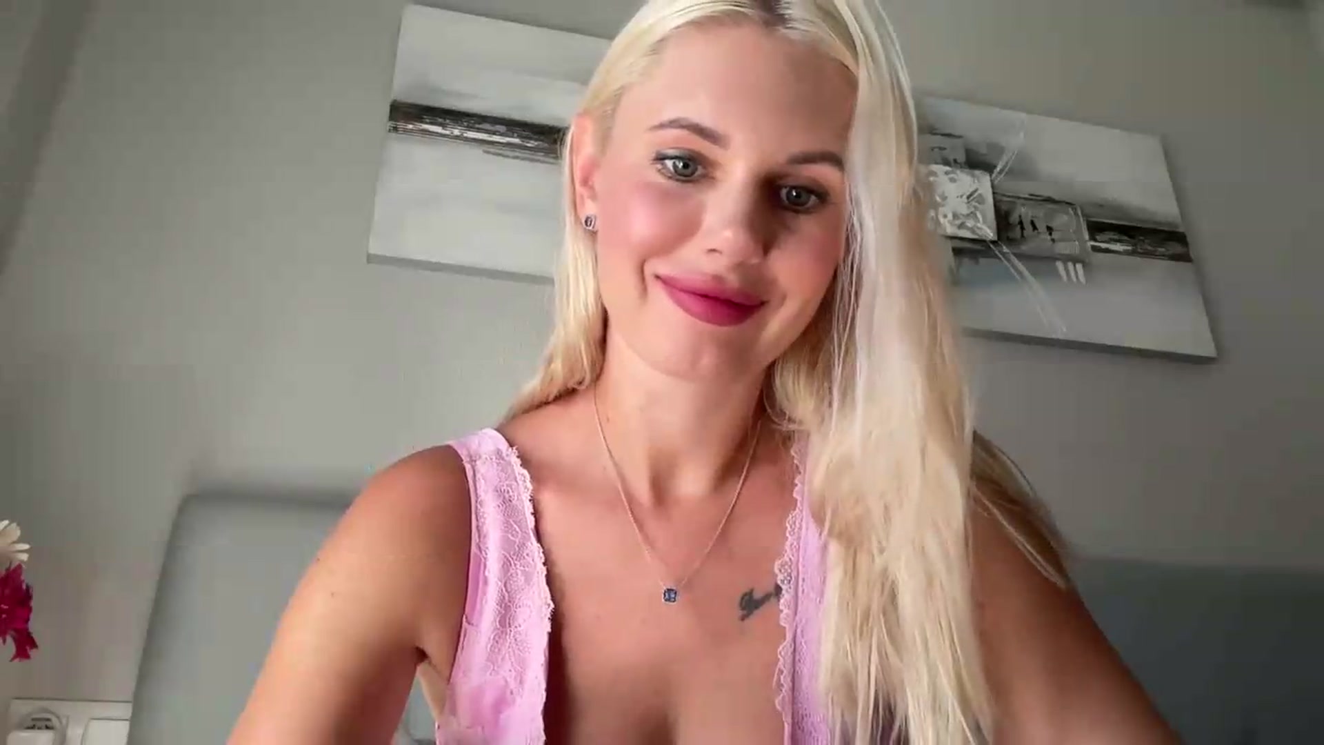 Gallery image thumbnail from AuroraKingg's myfreecams stream on, 09/25/2026, 15:22 image 5 of 20