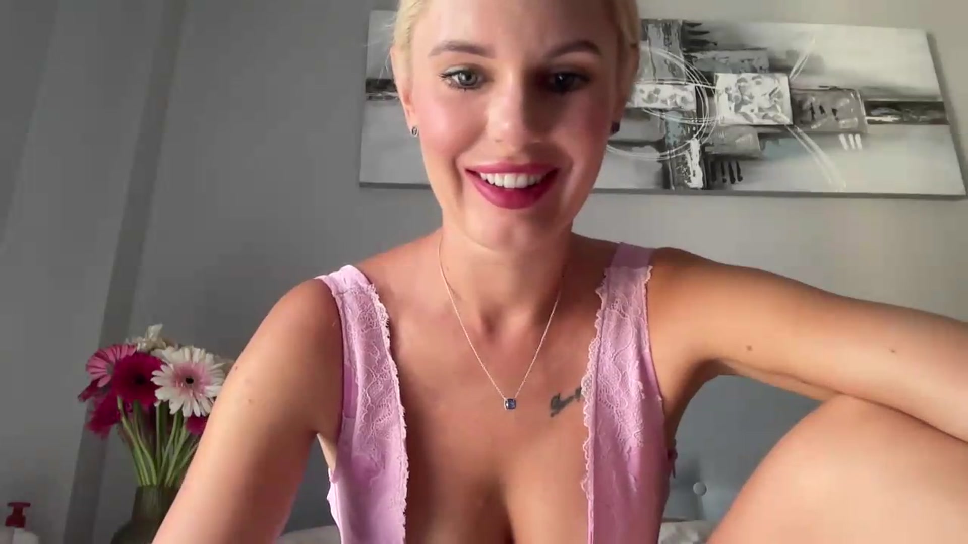 Gallery image thumbnail from AuroraKingg's myfreecams stream on, 09/26/2026, 10:44 image 8 of 20
