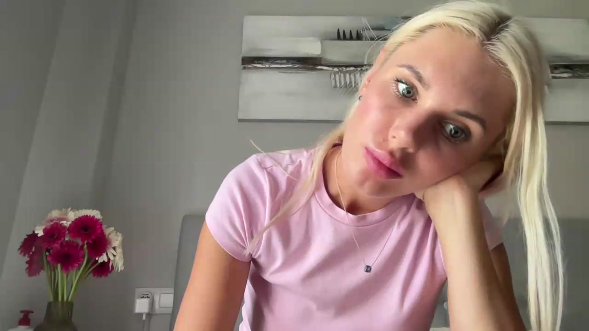 Gallery image thumbnail from AuroraKingg's myfreecams stream on, 09/27/2026, 13:28 image 18 of 20