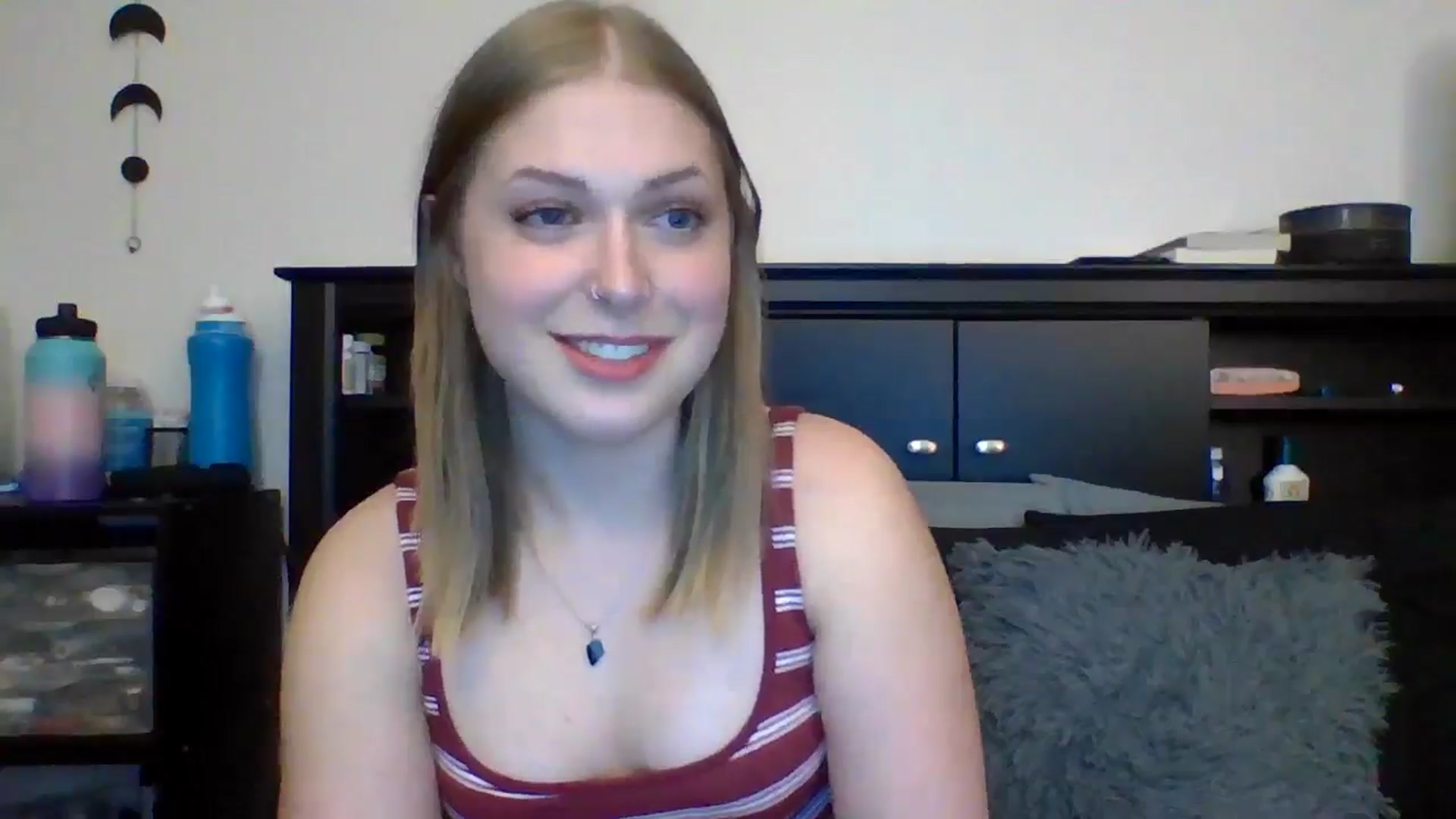 Gallery image thumbnail from AuroraLightz's myfreecams stream on, 08/31/2024, 24:08 image 10 of 20