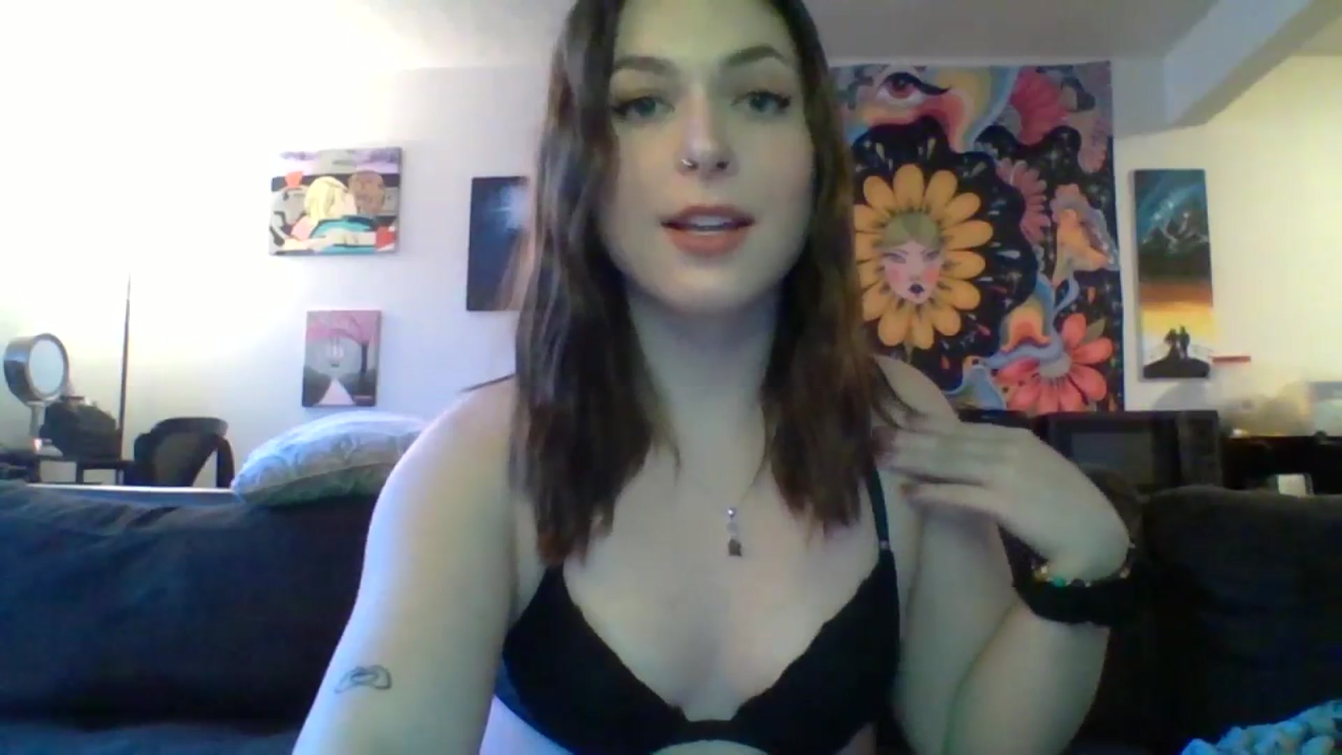 Gallery image thumbnail from AuroraLightz's myfreecams stream on, 12/30/2024, 20:56 image 13 of 20