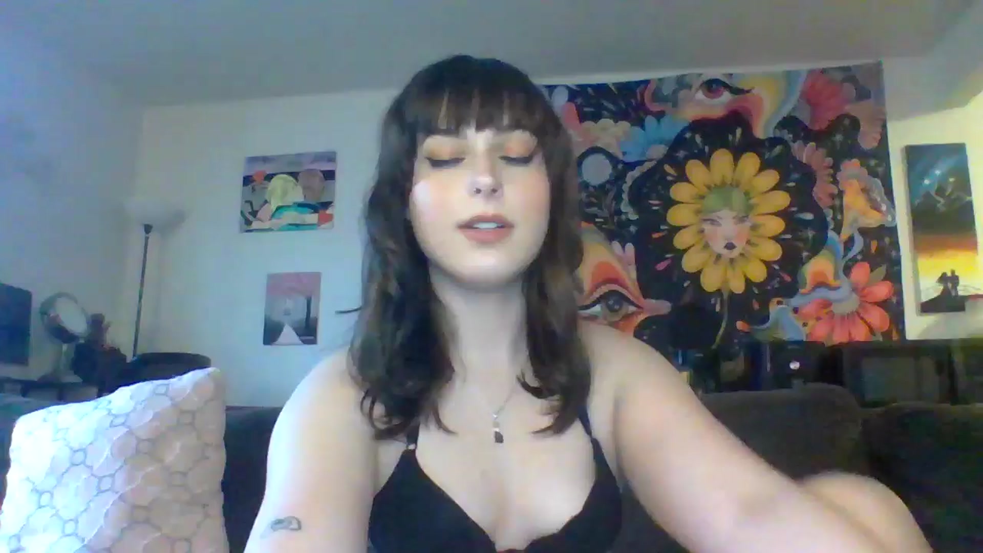 Gallery image thumbnail from AuroraLightz's myfreecams stream on, 04/03/2025, 23:11 image 1 of 20
