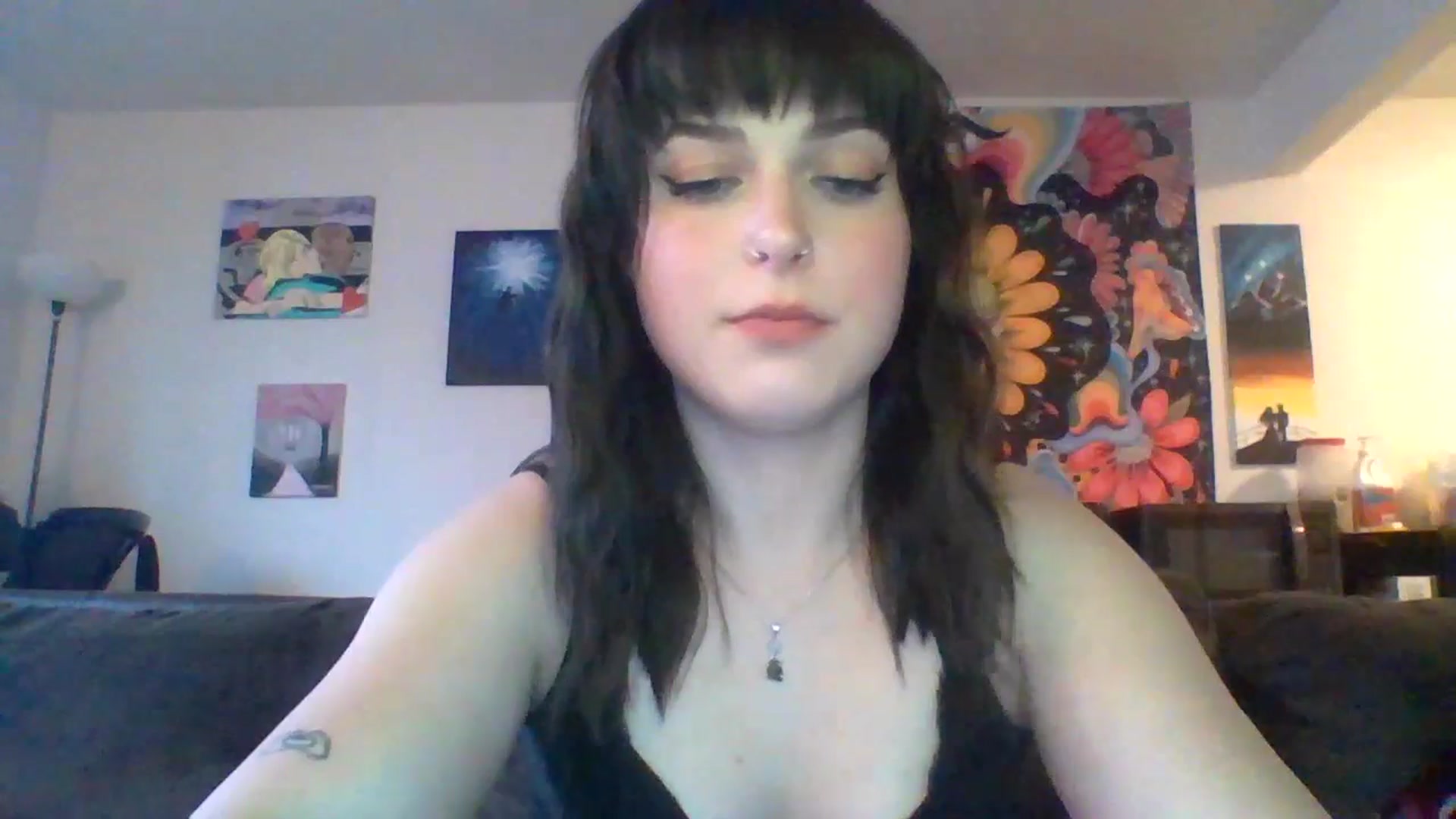 Gallery image thumbnail from AuroraLightz's myfreecams stream on, 04/18/2025, 23:21 image 2 of 20