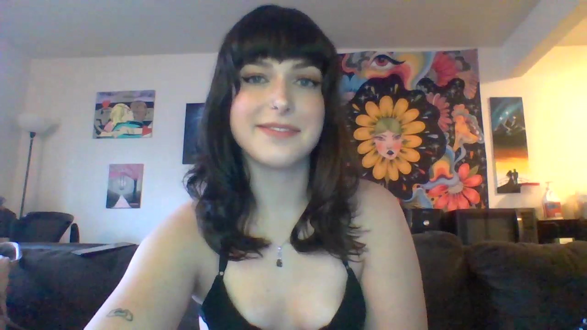 Gallery image thumbnail from AuroraLightz's myfreecams stream on, 04/19/2025, 16:56 image 13 of 20
